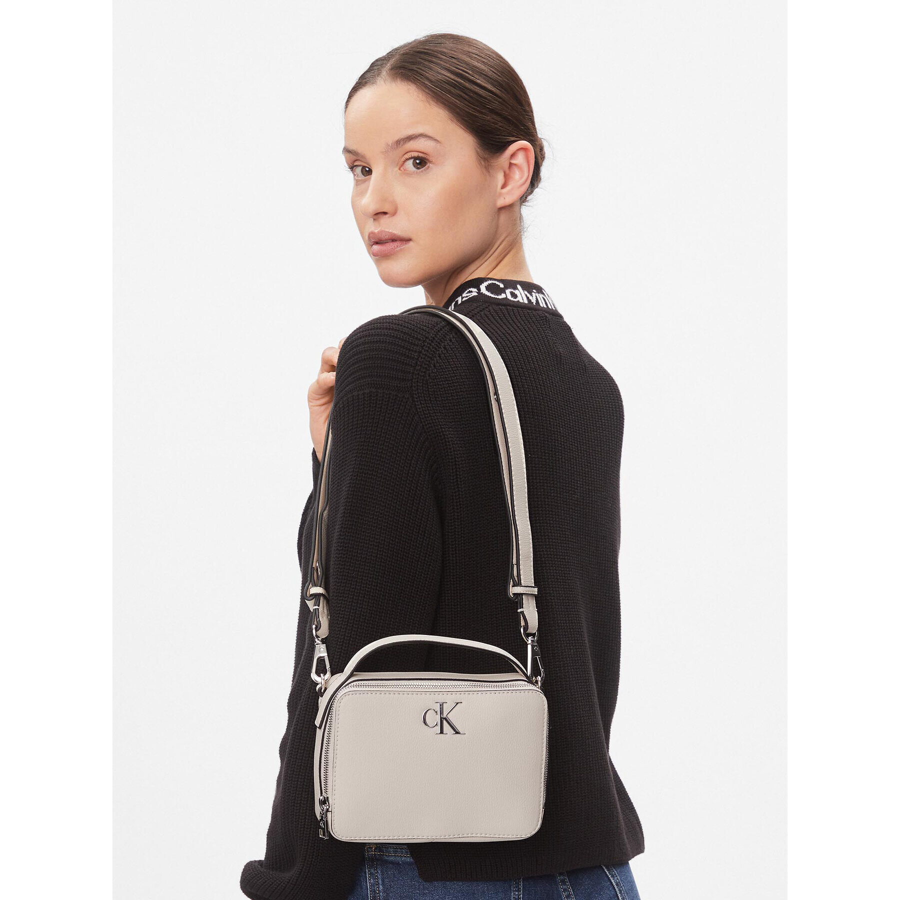 Calvin Klein Jeans Дамска чанта Minimal Monogram Camera Bag18 K60K610683 Екрю - Pepit.bg