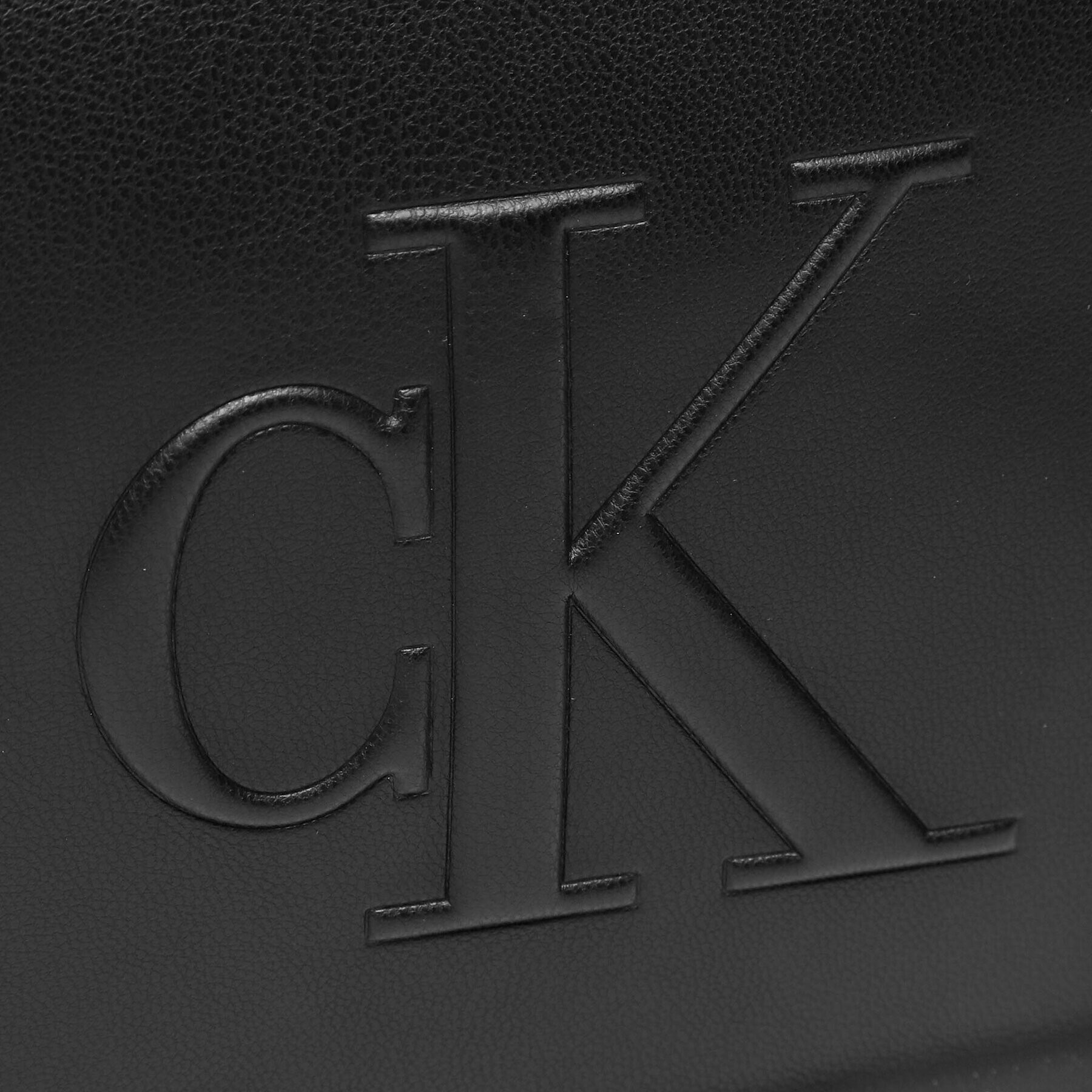 Calvin Klein Jeans Дамска чанта Sculpted Camera Bagi8 Pipping K60K610309 Черен - Pepit.bg