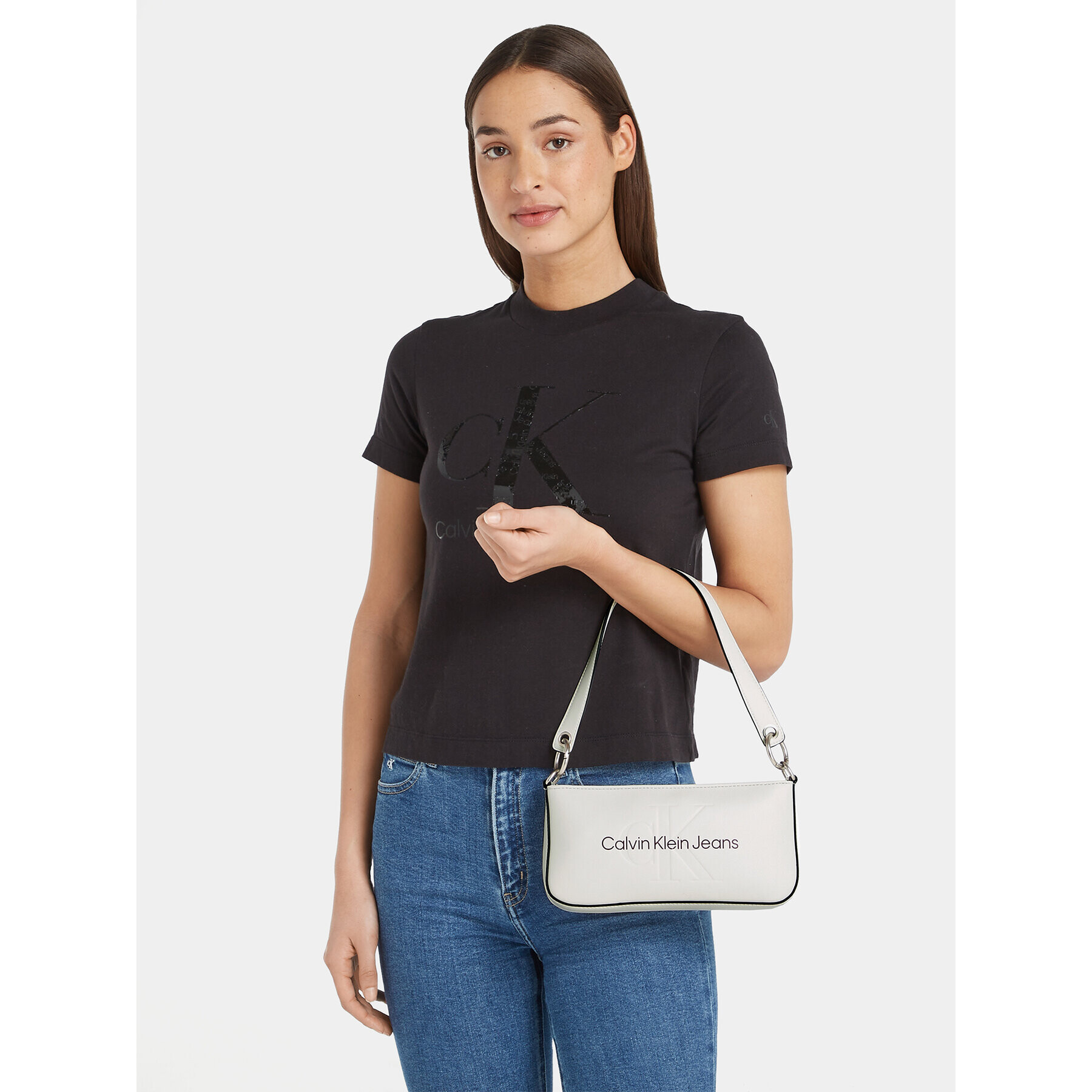 Calvin Klein Jeans Дамска чанта Sculpted Shoulder Pouch25 Mono K60K610679 Екрю - Pepit.bg