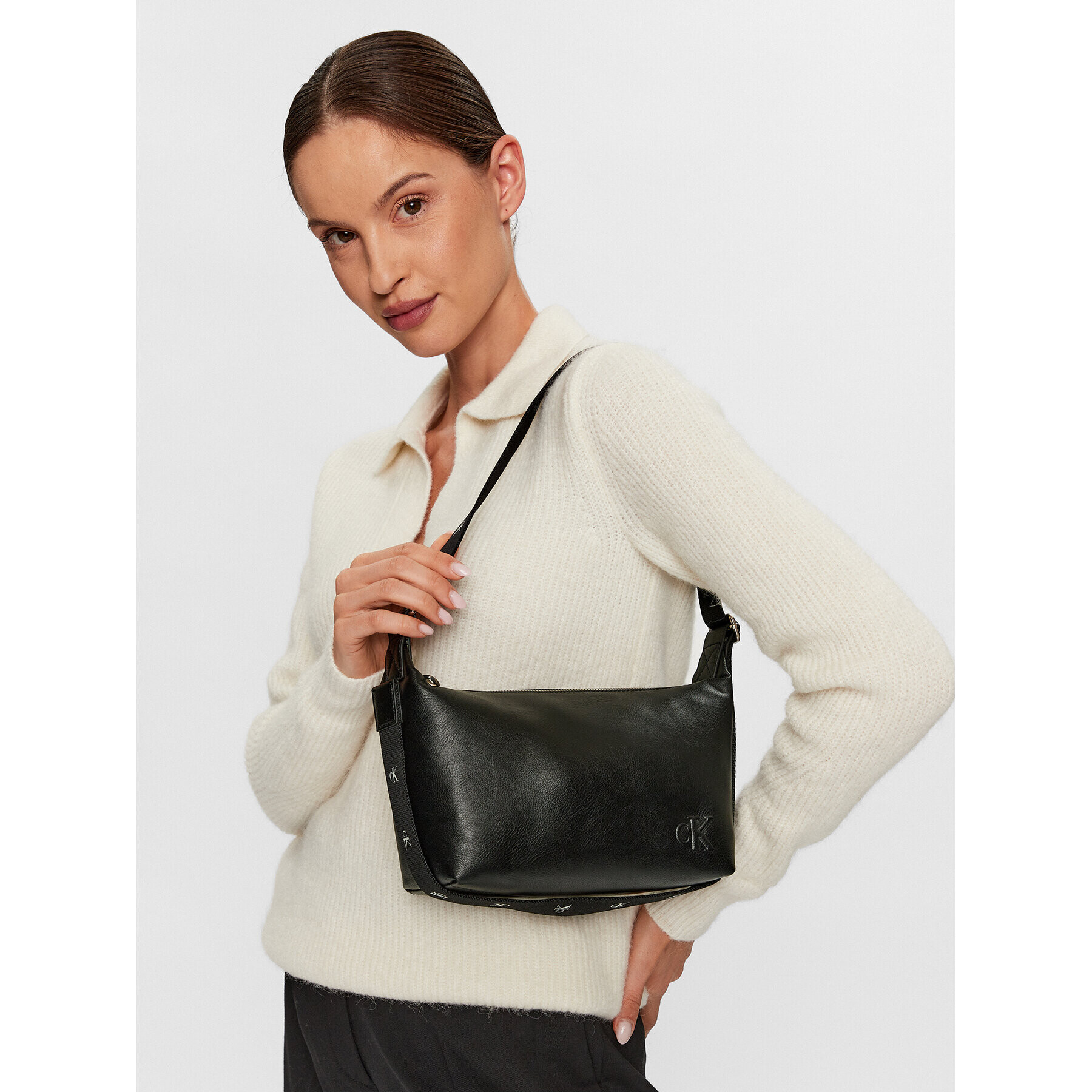 Calvin Klein Jeans Дамска чанта Ultralight Shoulder Bag22 Pu K60K610852 Черен - Pepit.bg