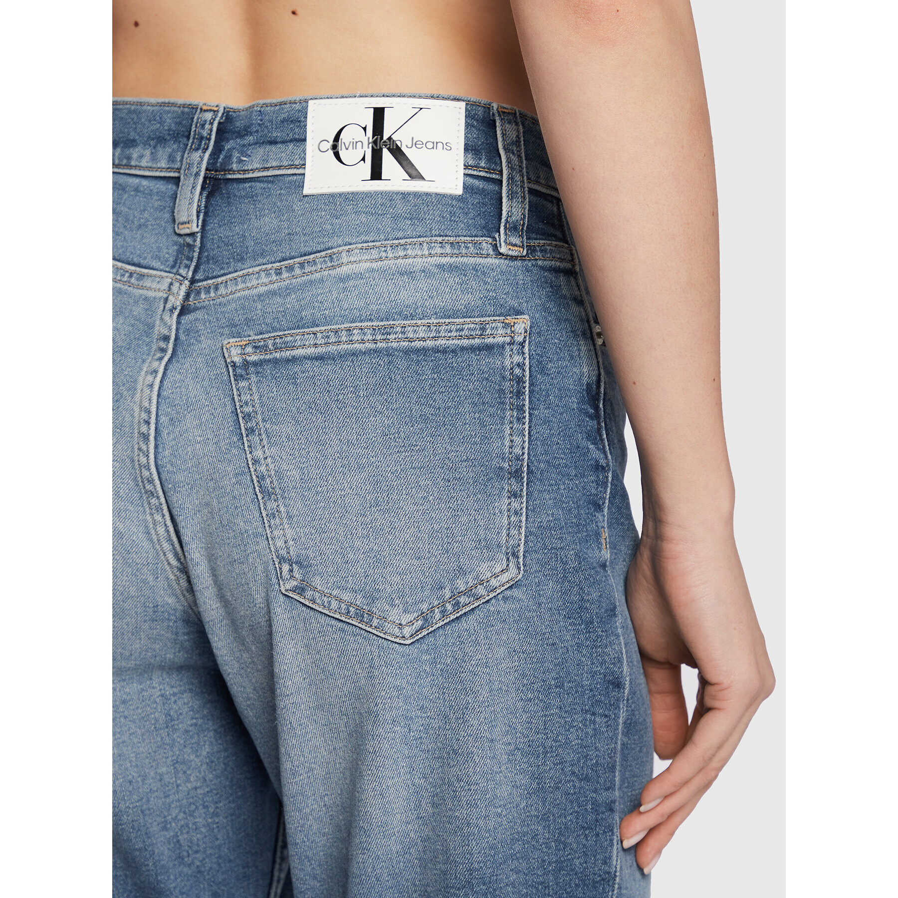 Calvin Klein Jeans Дънки J20J219539 Син Mom Fit - Pepit.bg