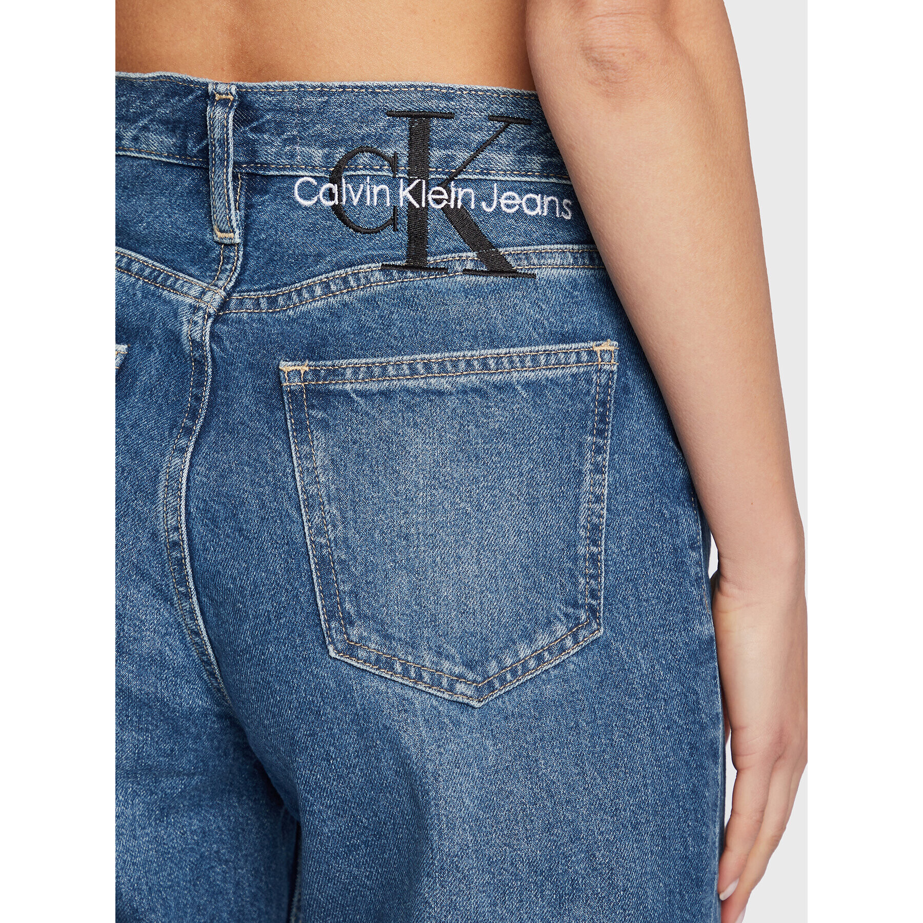 Calvin Klein Jeans Дънки J20J220194 Син Mom Fit - Pepit.bg