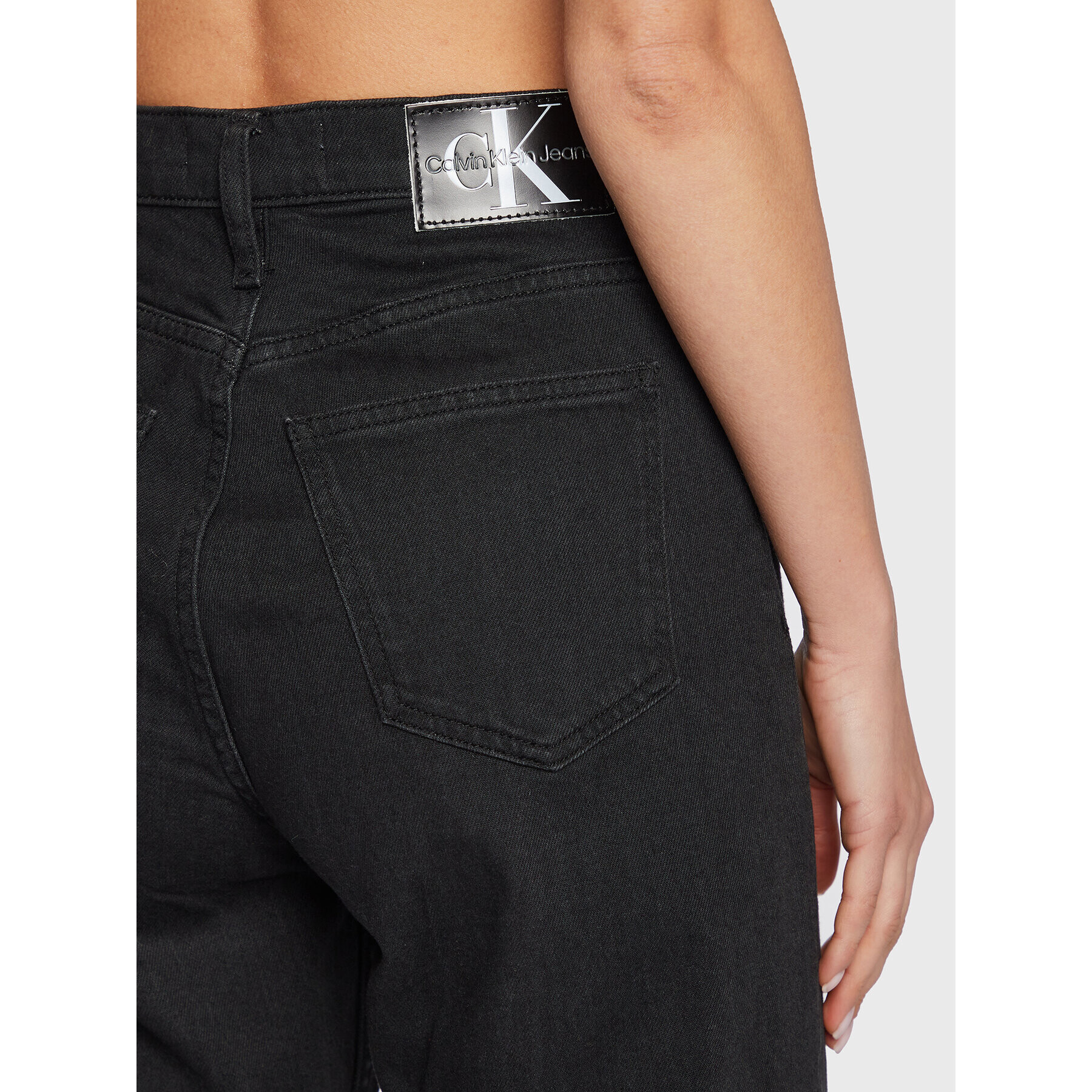 Calvin Klein Jeans Дънки J20J220201 Черен Mom Fit - Pepit.bg