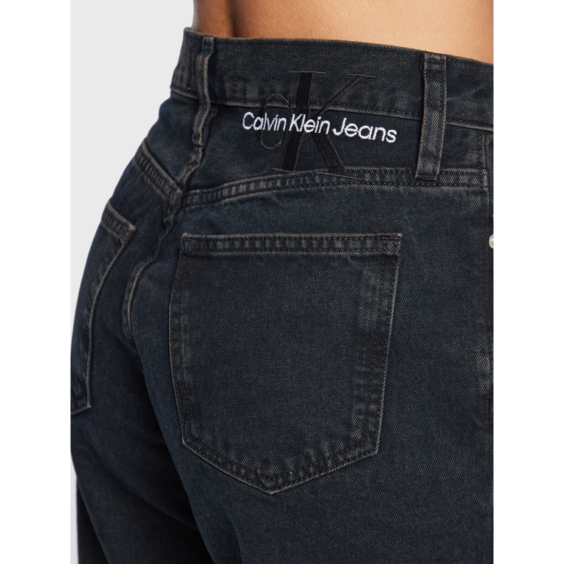 Calvin Klein Jeans Дънки J20J220203 Черен Mom Fit - Pepit.bg