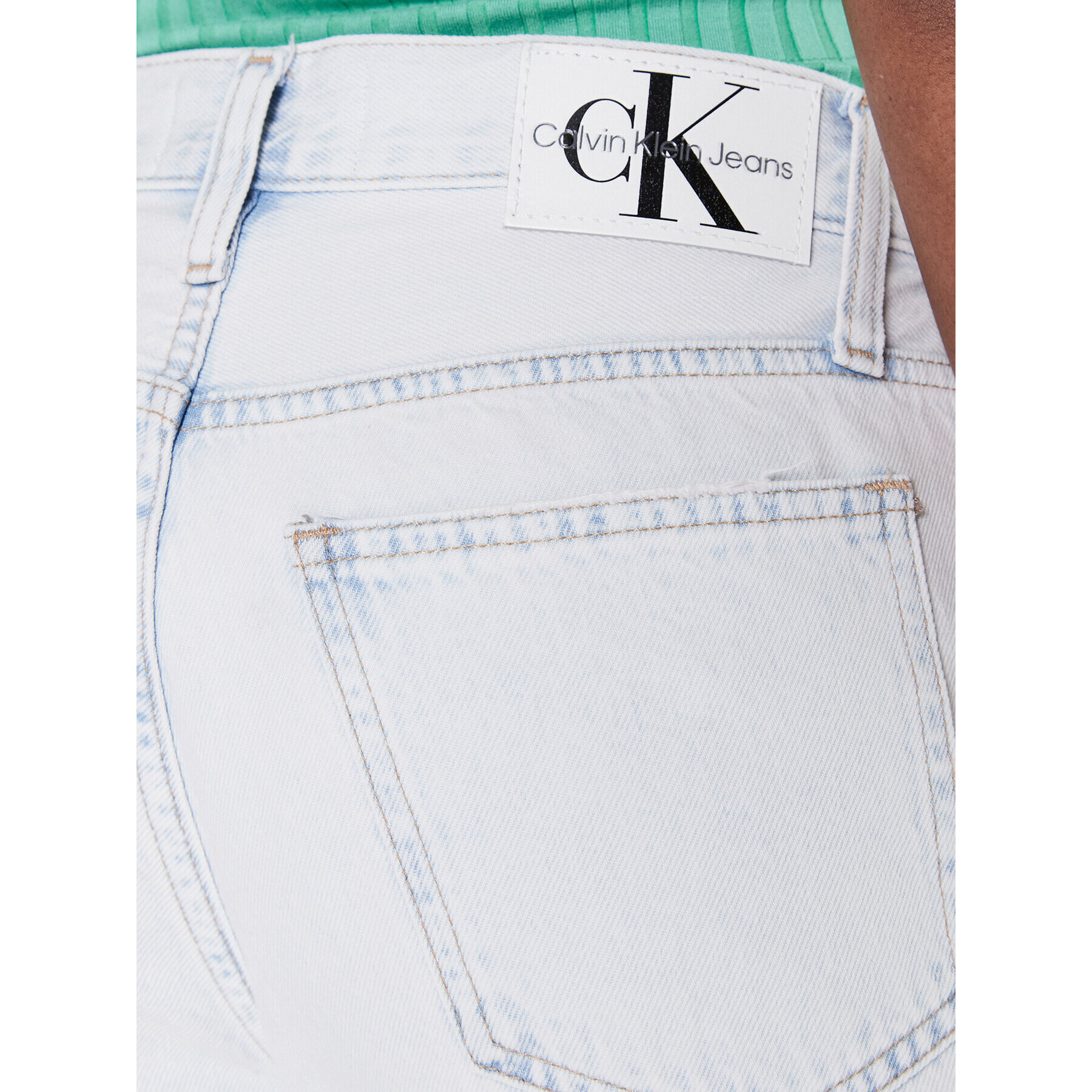 Calvin Klein Jeans Дънки J20J220859 Бял Mom Fit - Pepit.bg