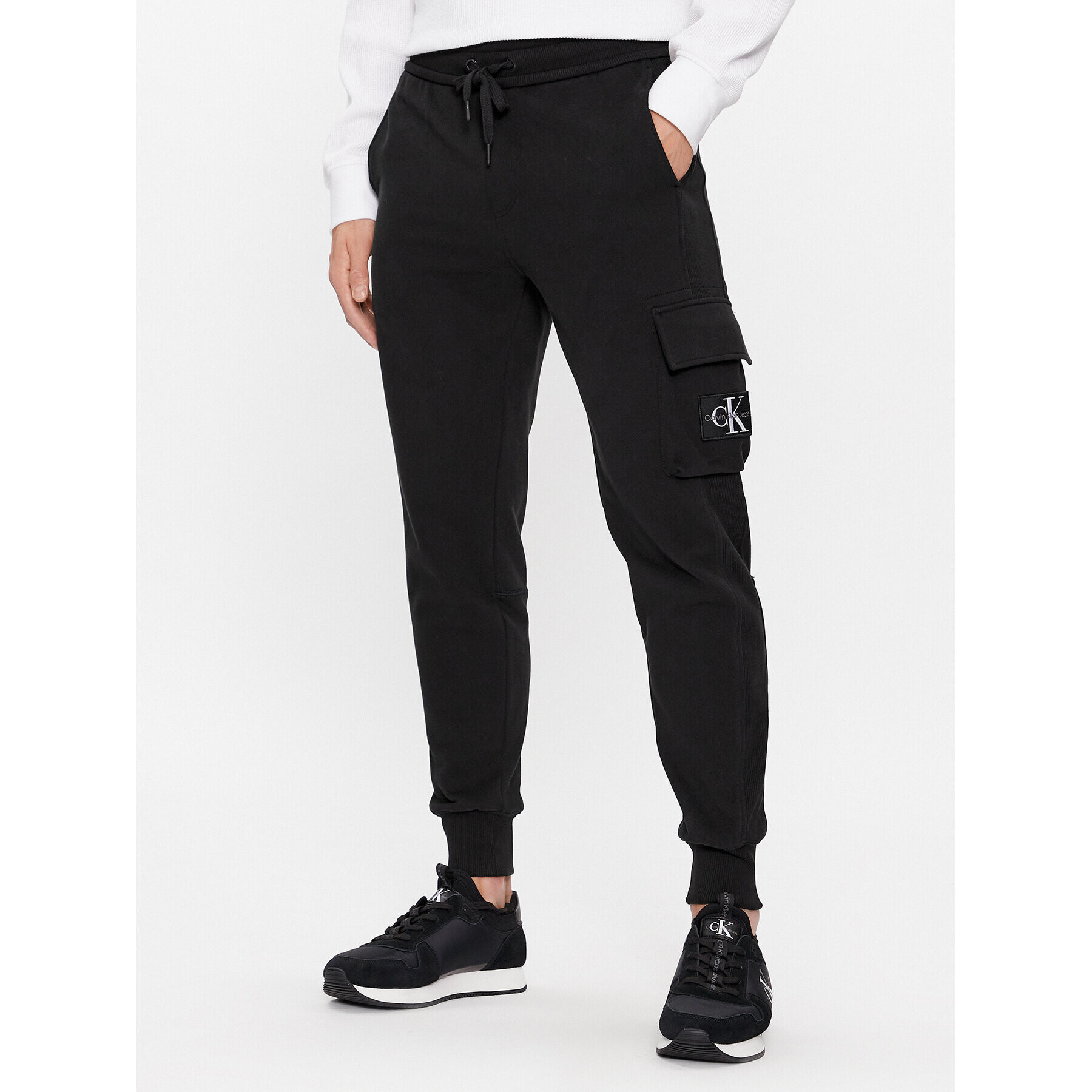 Calvin Klein Jeans Долнище анцуг Badge J30J324683 Черен Regular Fit - Pepit.bg