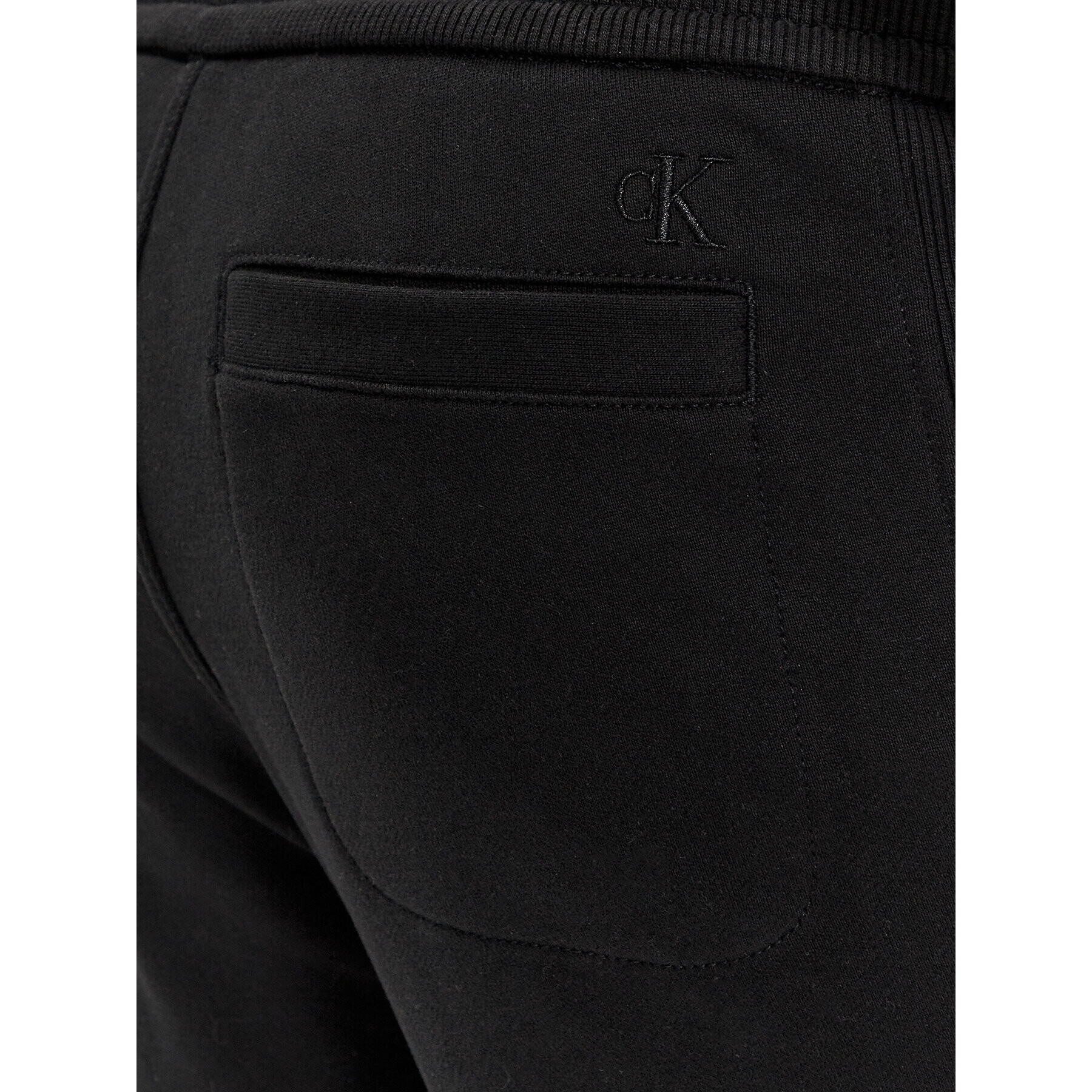Calvin Klein Jeans Долнище анцуг Badge J30J324683 Черен Regular Fit - Pepit.bg