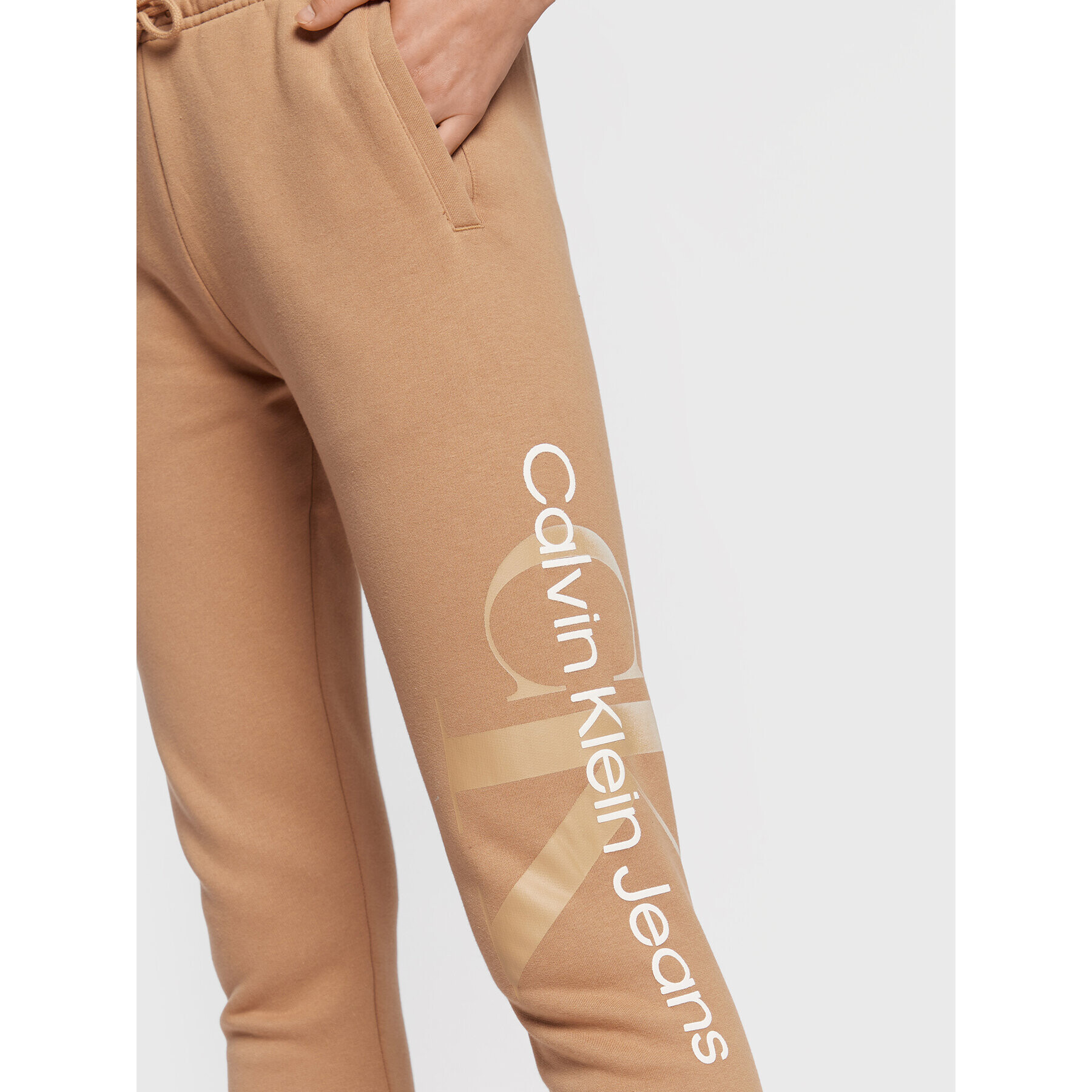 Calvin Klein Jeans Долнище анцуг J20J219743 Кафяв Regular Fit - Pepit.bg
