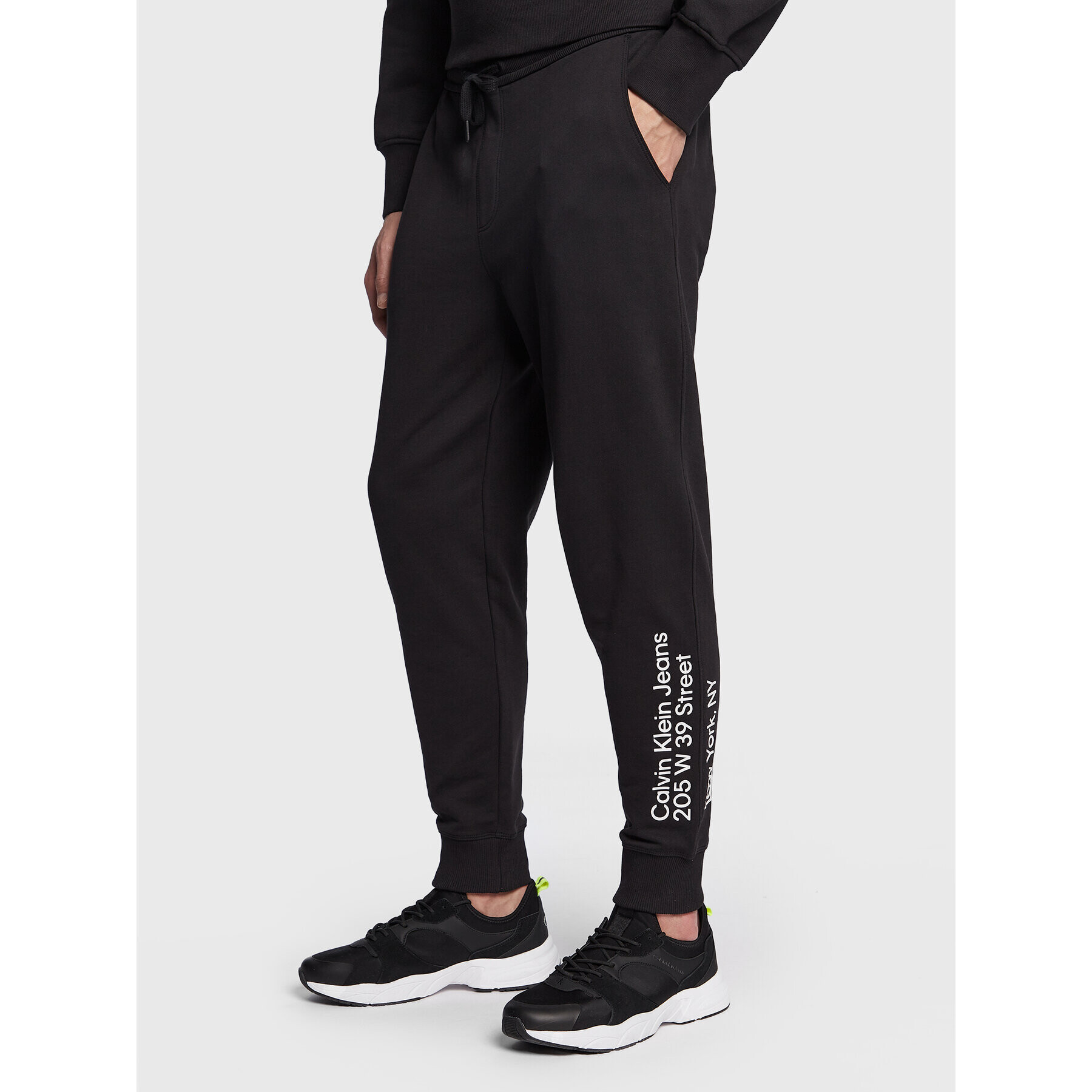 Calvin Klein Jeans Долнище анцуг J30J322639 Черен Regular Fit - Pepit.bg