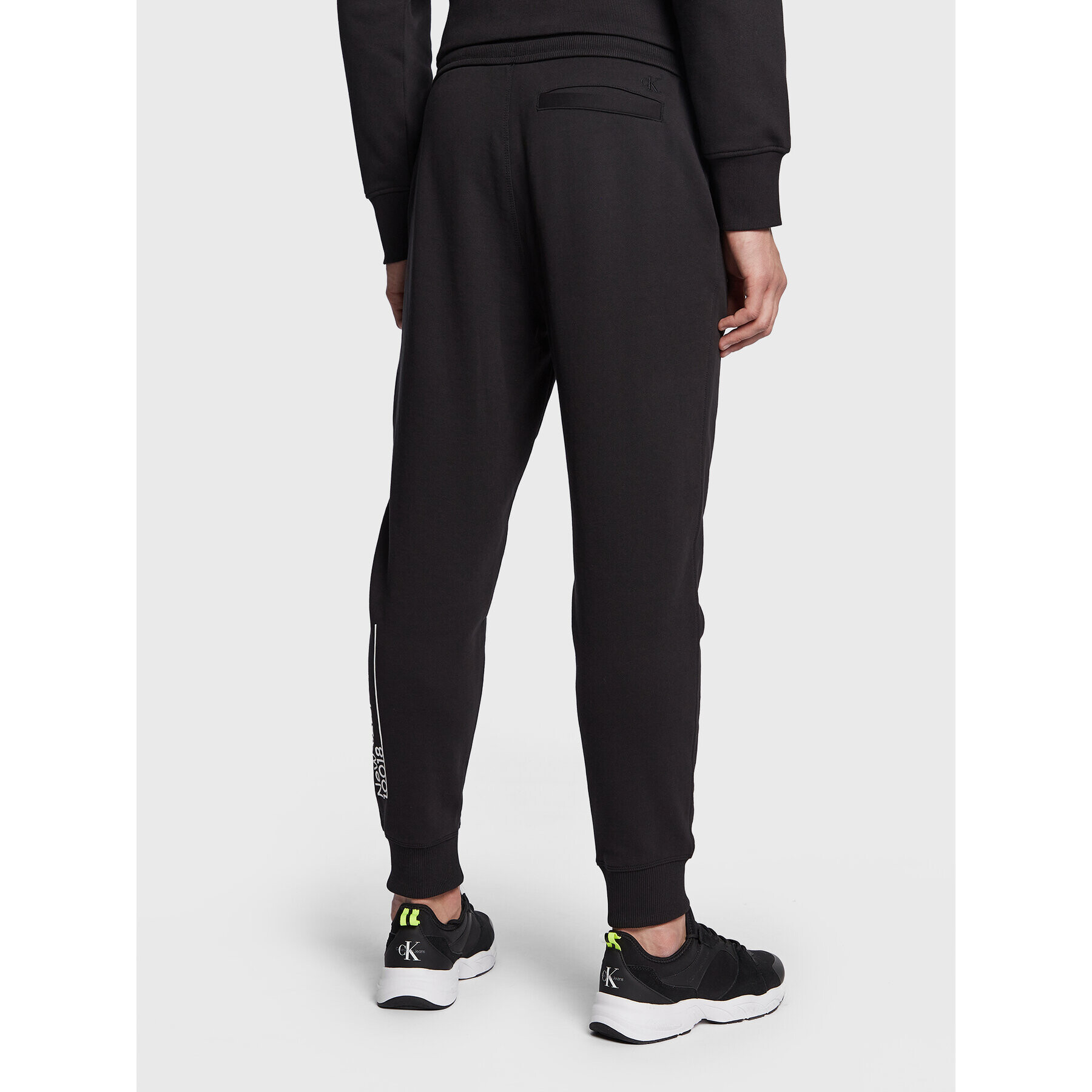 Calvin Klein Jeans Долнище анцуг J30J322639 Черен Regular Fit - Pepit.bg