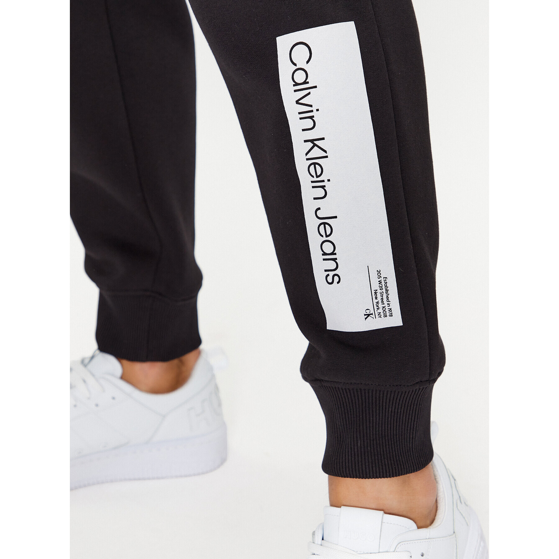 Calvin Klein Jeans Долнище анцуг J30J324053 Черен Regular Fit - Pepit.bg
