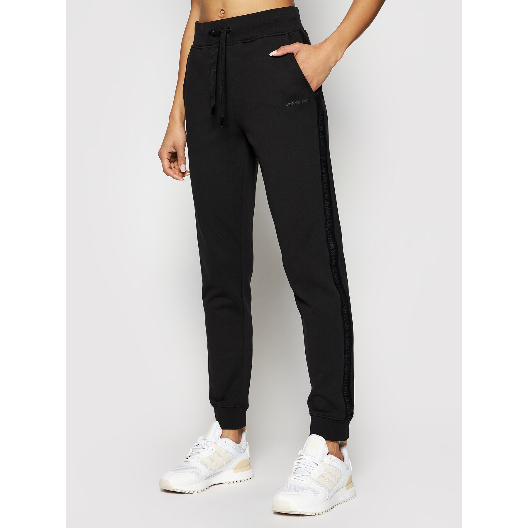 Calvin Klein Jeans Долнище анцуг J20J215458 Черен Tapered Fit - Pepit.bg