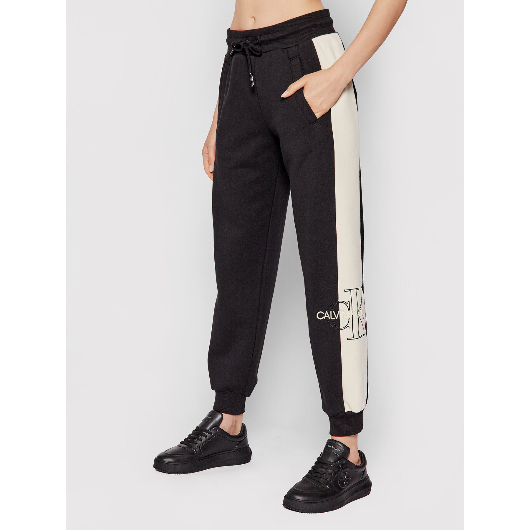 Calvin Klein Jeans Долнище анцуг J20J217132 Черен Regular Fit - Pepit.bg