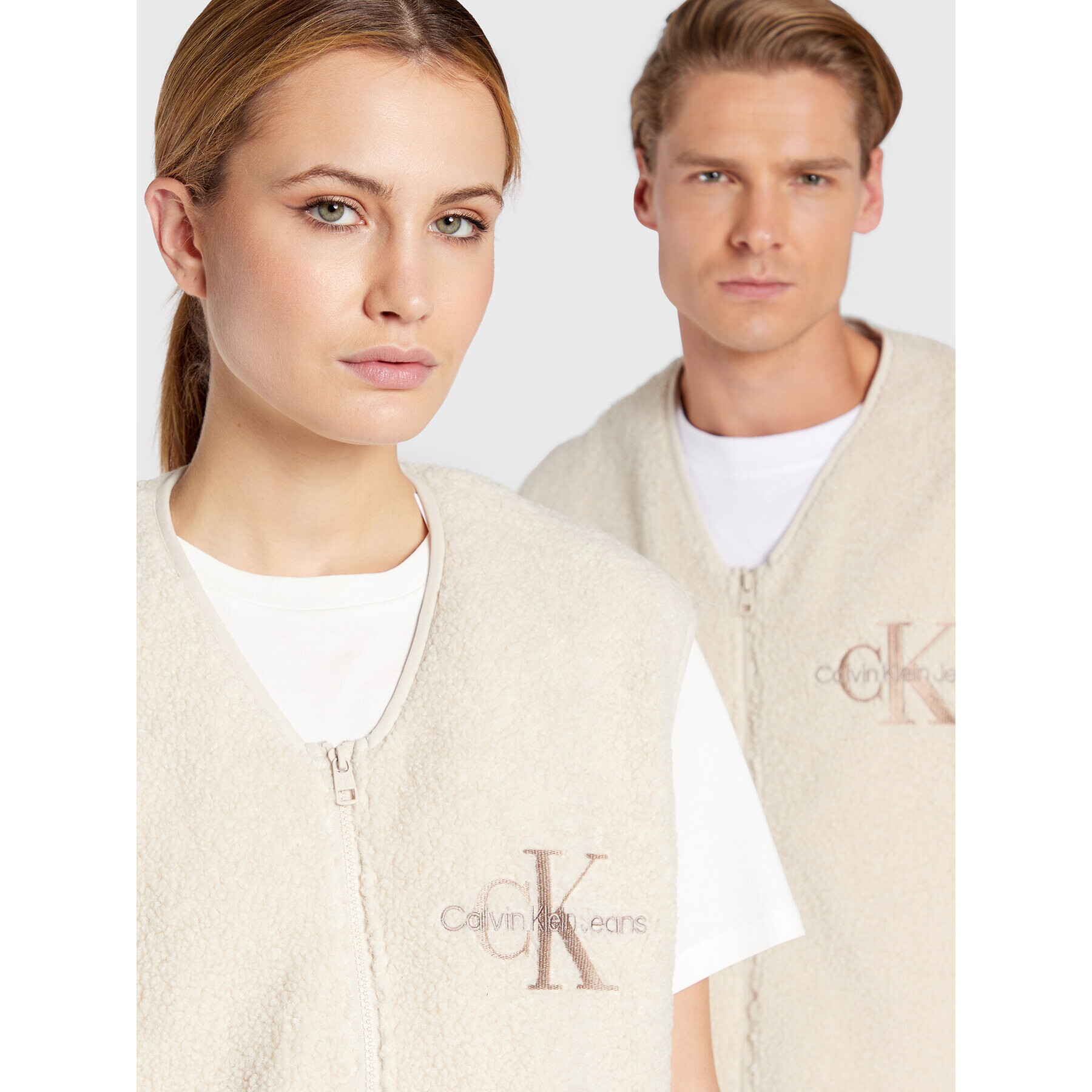 Calvin Klein Jeans Елек Unisex J40J400184 Бежов Relaxed Fit - Pepit.bg