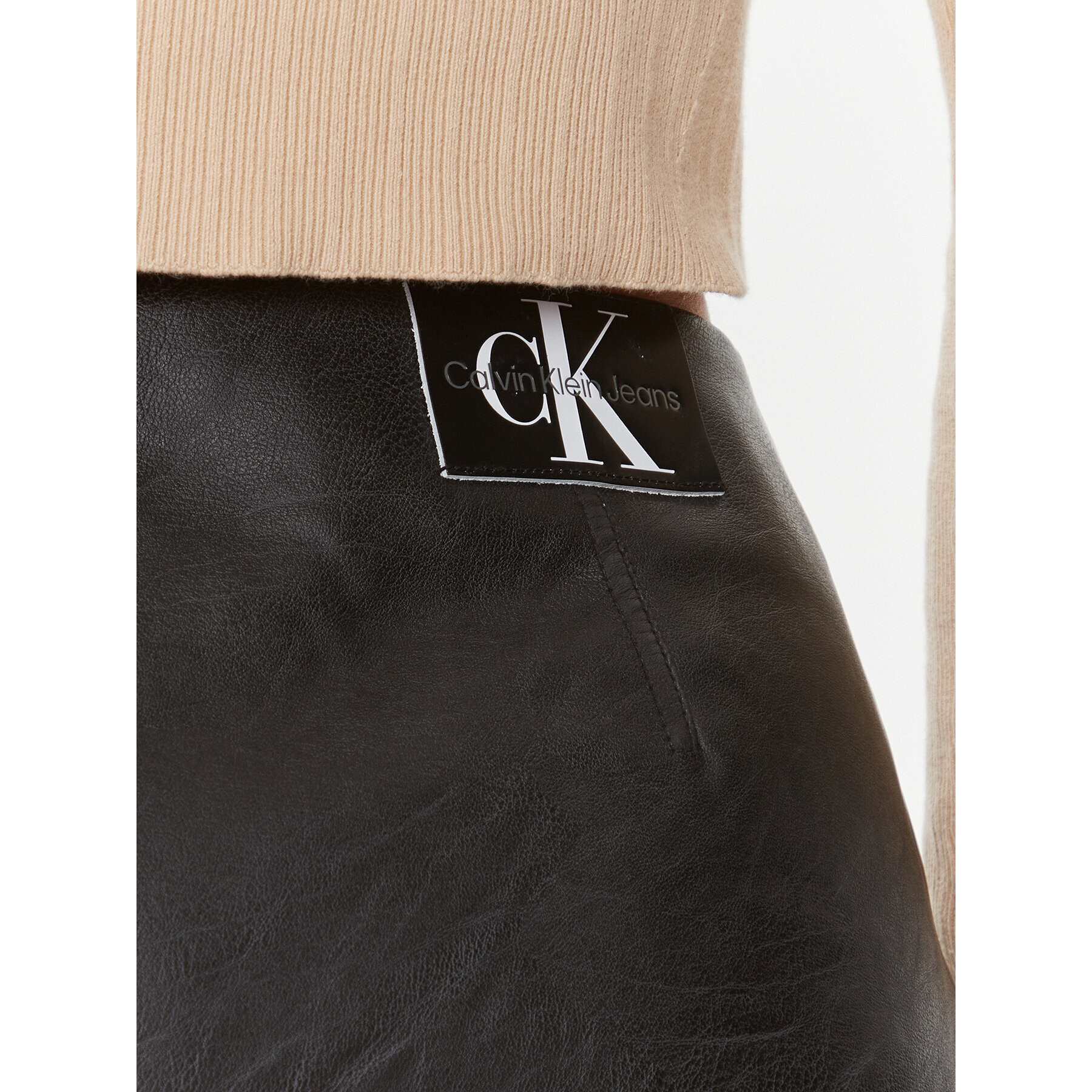 Calvin Klein Jeans Пола от имитация на кожа J20J222554 Черен Regular Fit - Pepit.bg