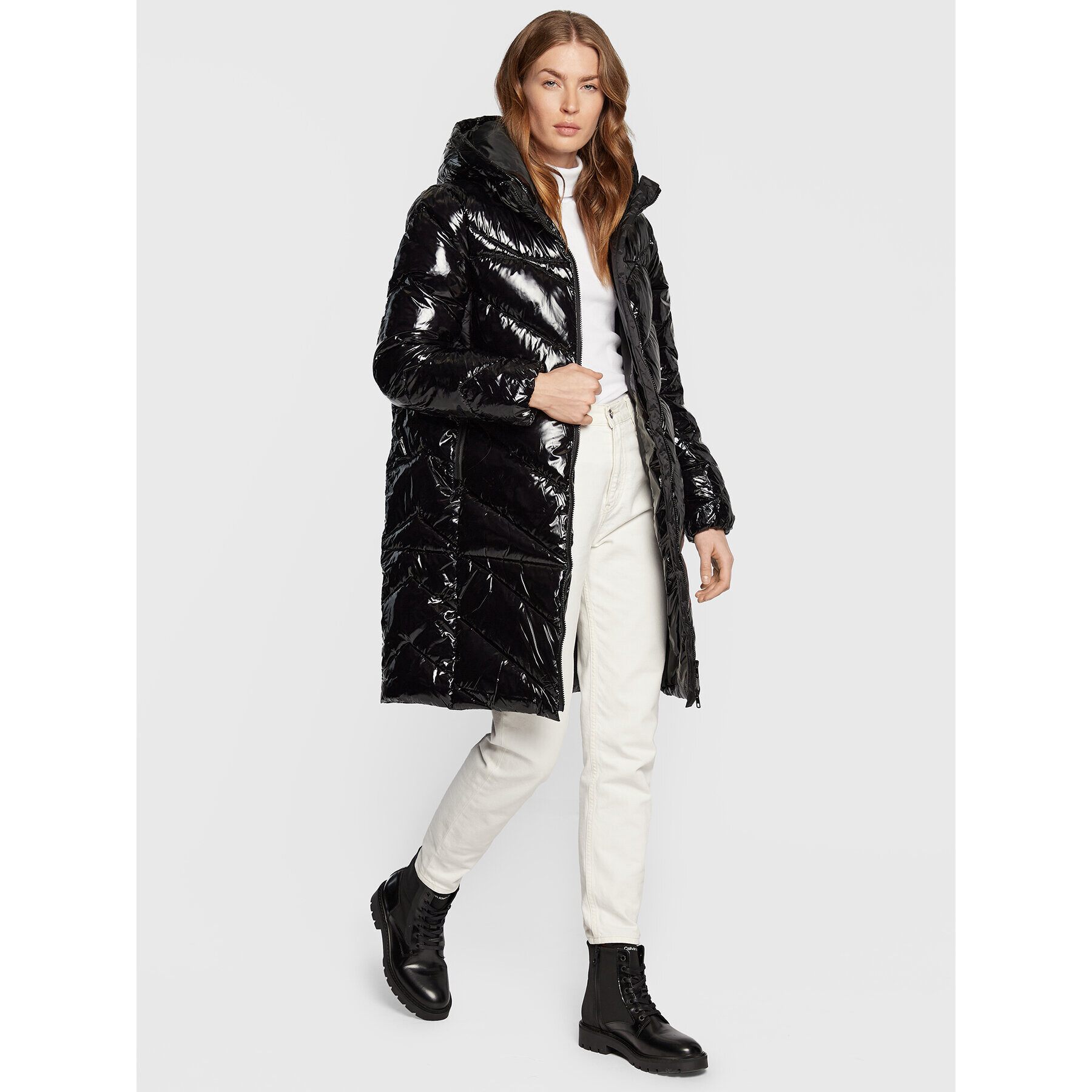 Calvin Klein Jeans Пухено яке Diagonal J20J219827 Черен Regular Fit - Pepit.bg