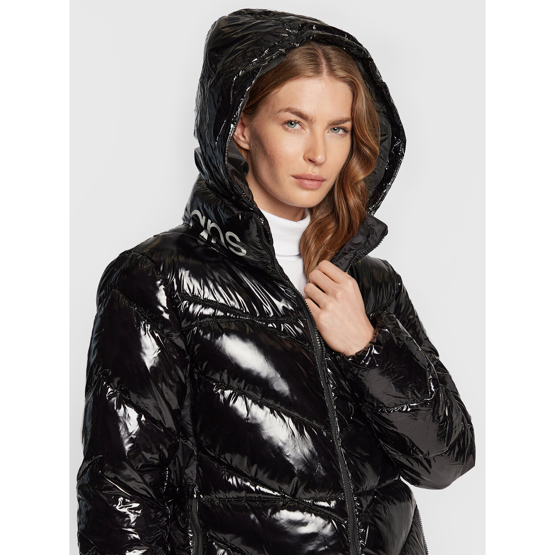 Calvin Klein Jeans Пухено яке Diagonal J20J219827 Черен Regular Fit - Pepit.bg