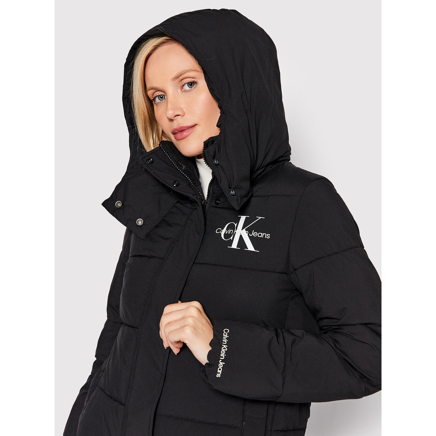 Calvin Klein Jeans Пухено яке J20J219007 Черен Regular Fit - Pepit.bg