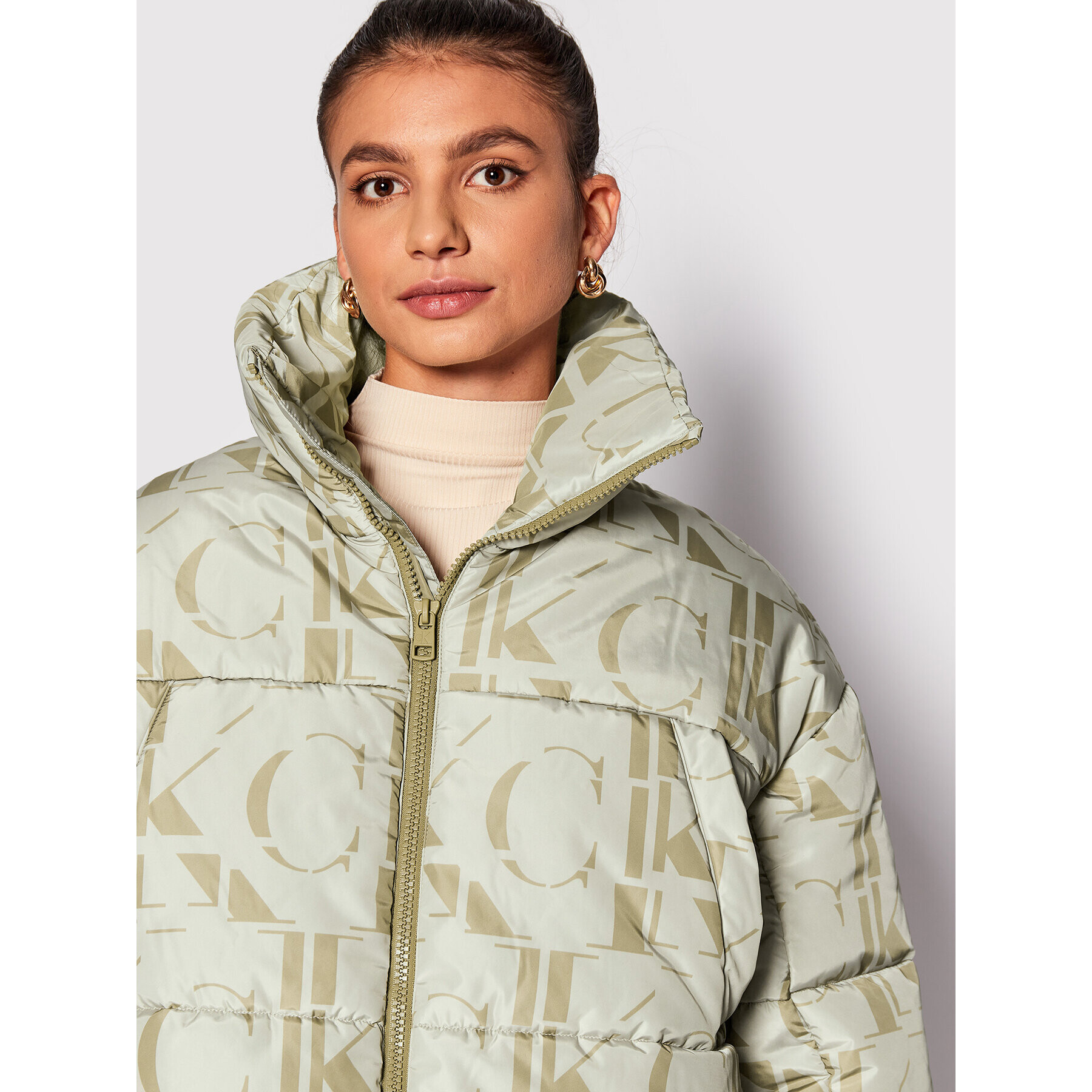 Calvin Klein Jeans Пухено яке J20J219935 Зелен Regular Fit - Pepit.bg