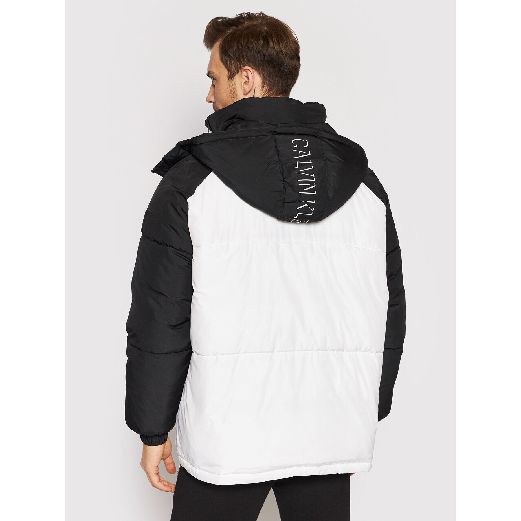 Calvin Klein Jeans Пухено яке J30J318679 Бял Oversize - Pepit.bg