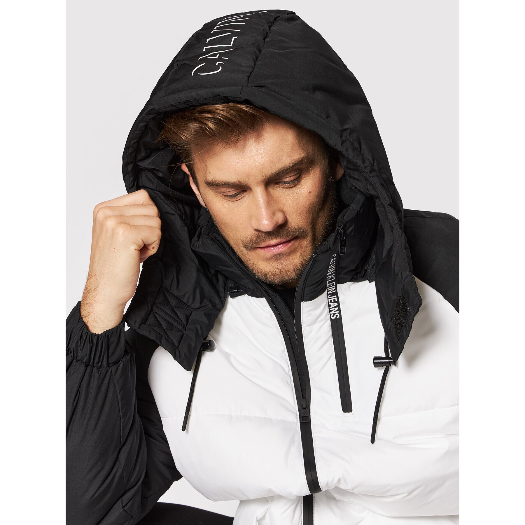 Calvin Klein Jeans Пухено яке J30J318679 Бял Oversize - Pepit.bg