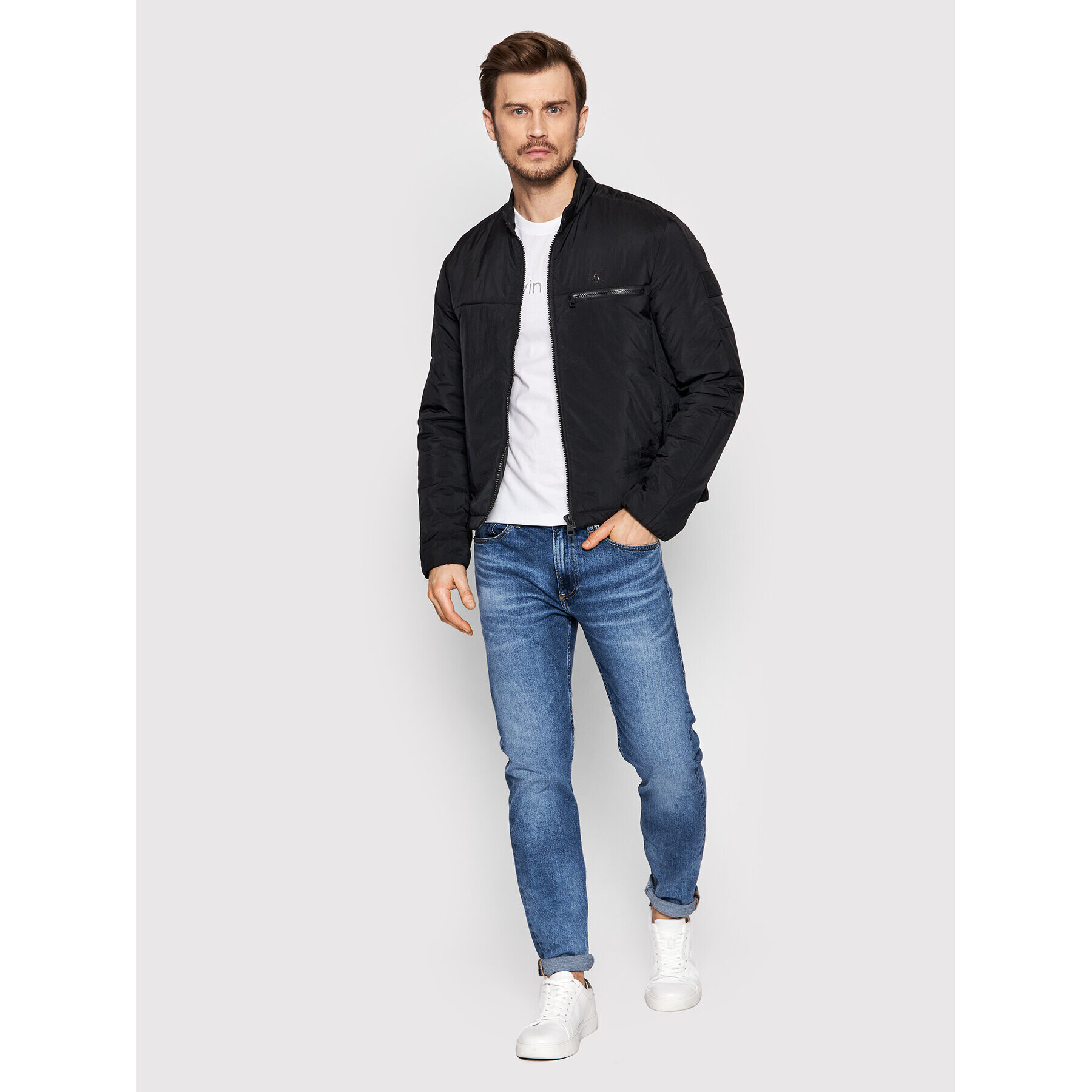 Calvin Klein Jeans Пухено яке J30J320275 Черен Regular Fit - Pepit.bg