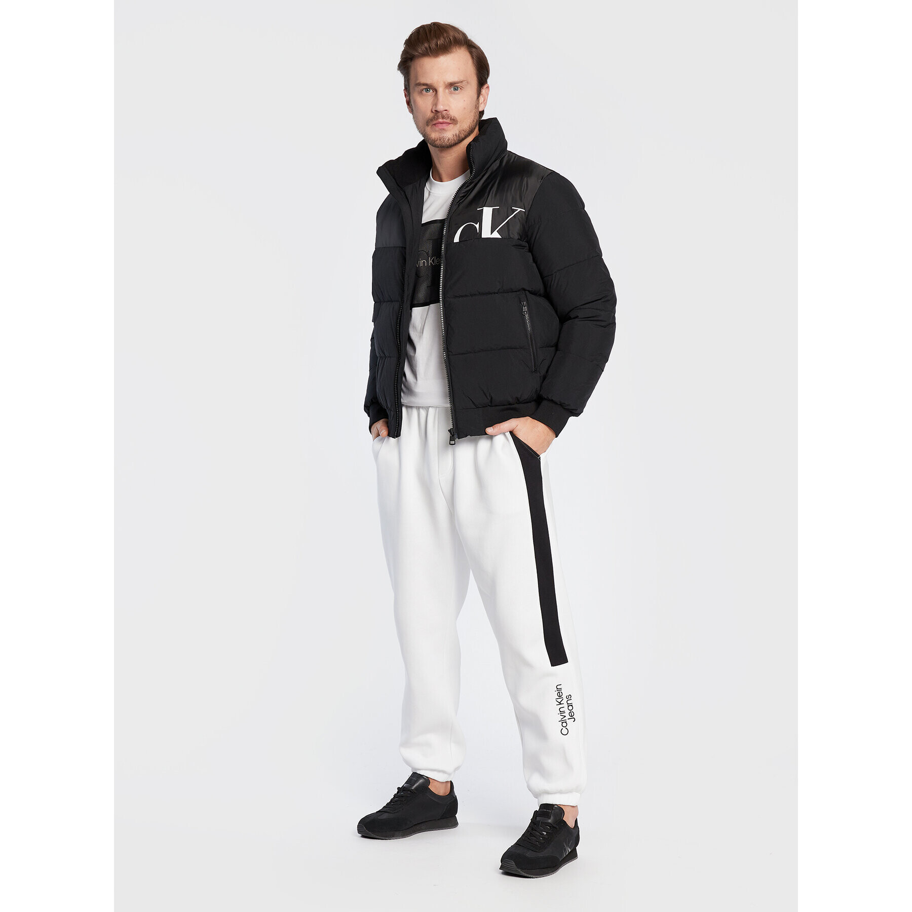 Calvin Klein Jeans Пухено яке J30J321973 Черен Regular Fit - Pepit.bg