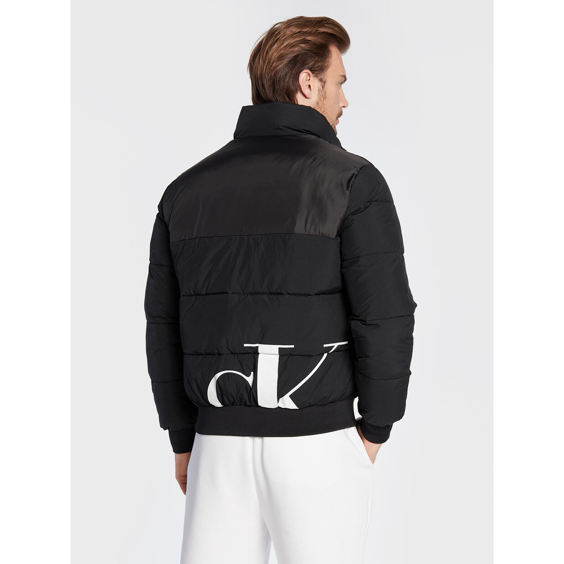 Calvin Klein Jeans Пухено яке J30J321973 Черен Regular Fit - Pepit.bg