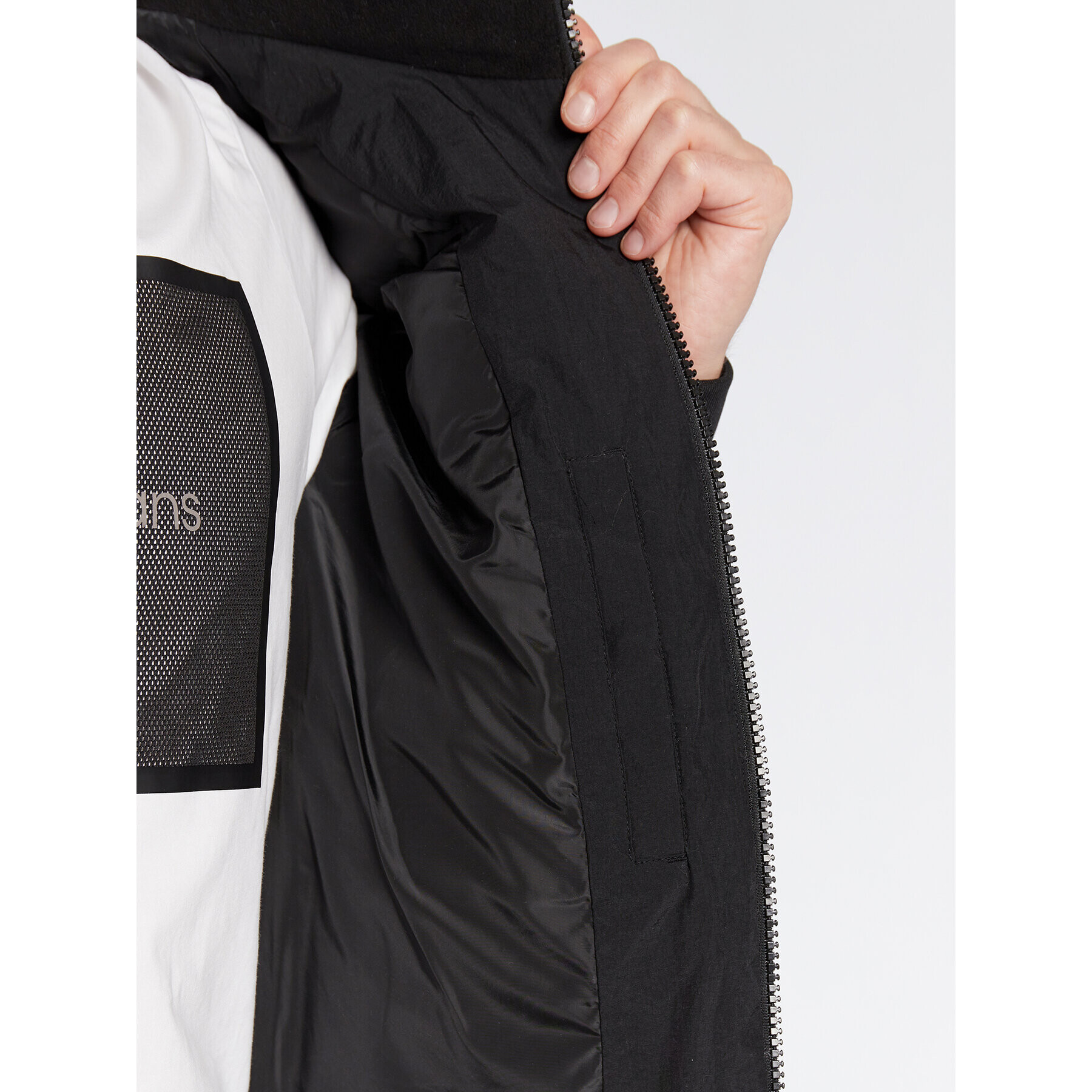 Calvin Klein Jeans Пухено яке J30J321973 Черен Regular Fit - Pepit.bg
