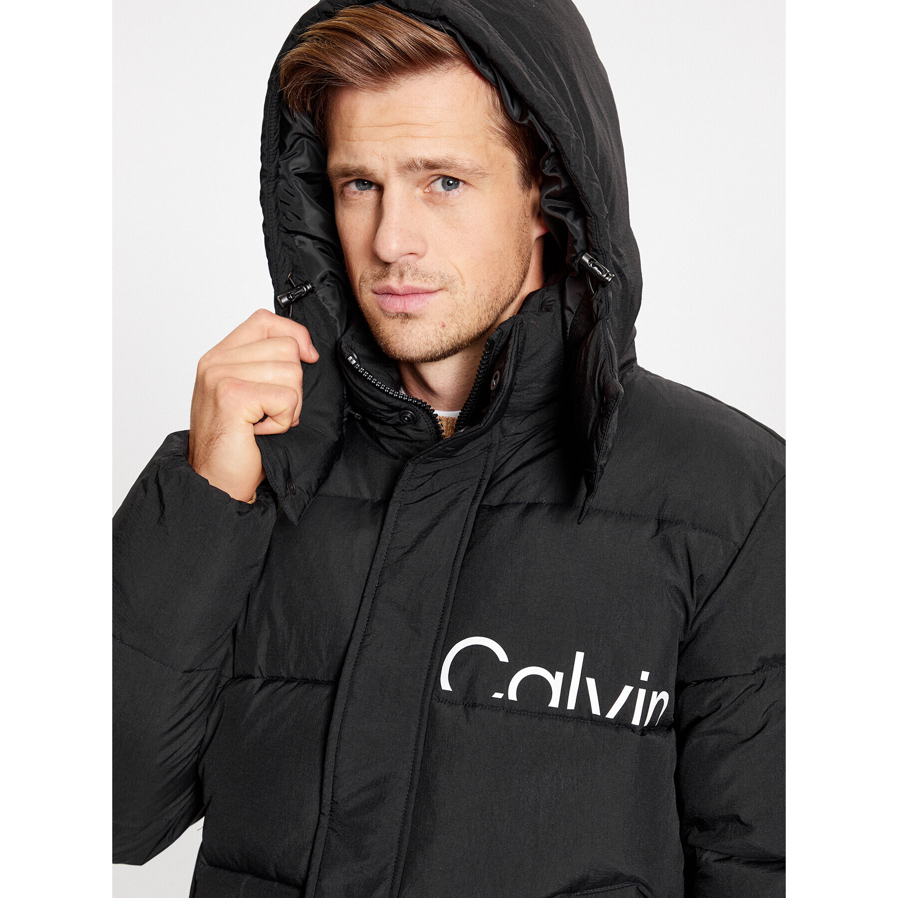 Calvin Klein Jeans Пухено яке Essentials J30J323708 Черен Regular Fit - Pepit.bg