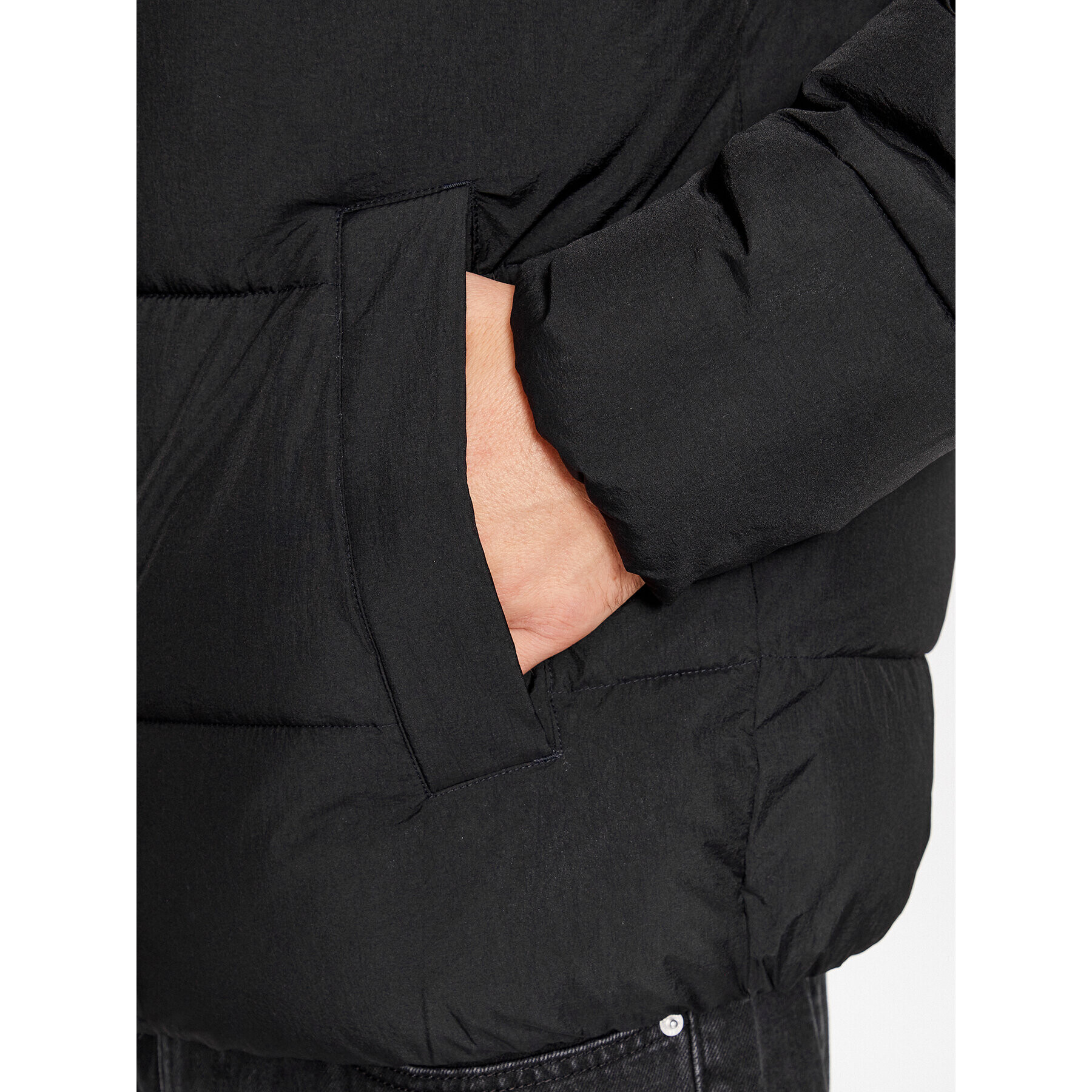 Calvin Klein Jeans Пухено яке Essentials J30J323708 Черен Regular Fit - Pepit.bg