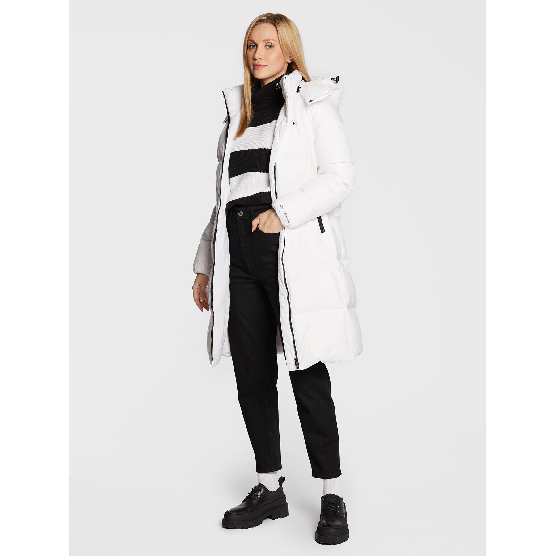 Calvin Klein Jeans Пухено яке J20J219820 Бял Regular Fit - Pepit.bg