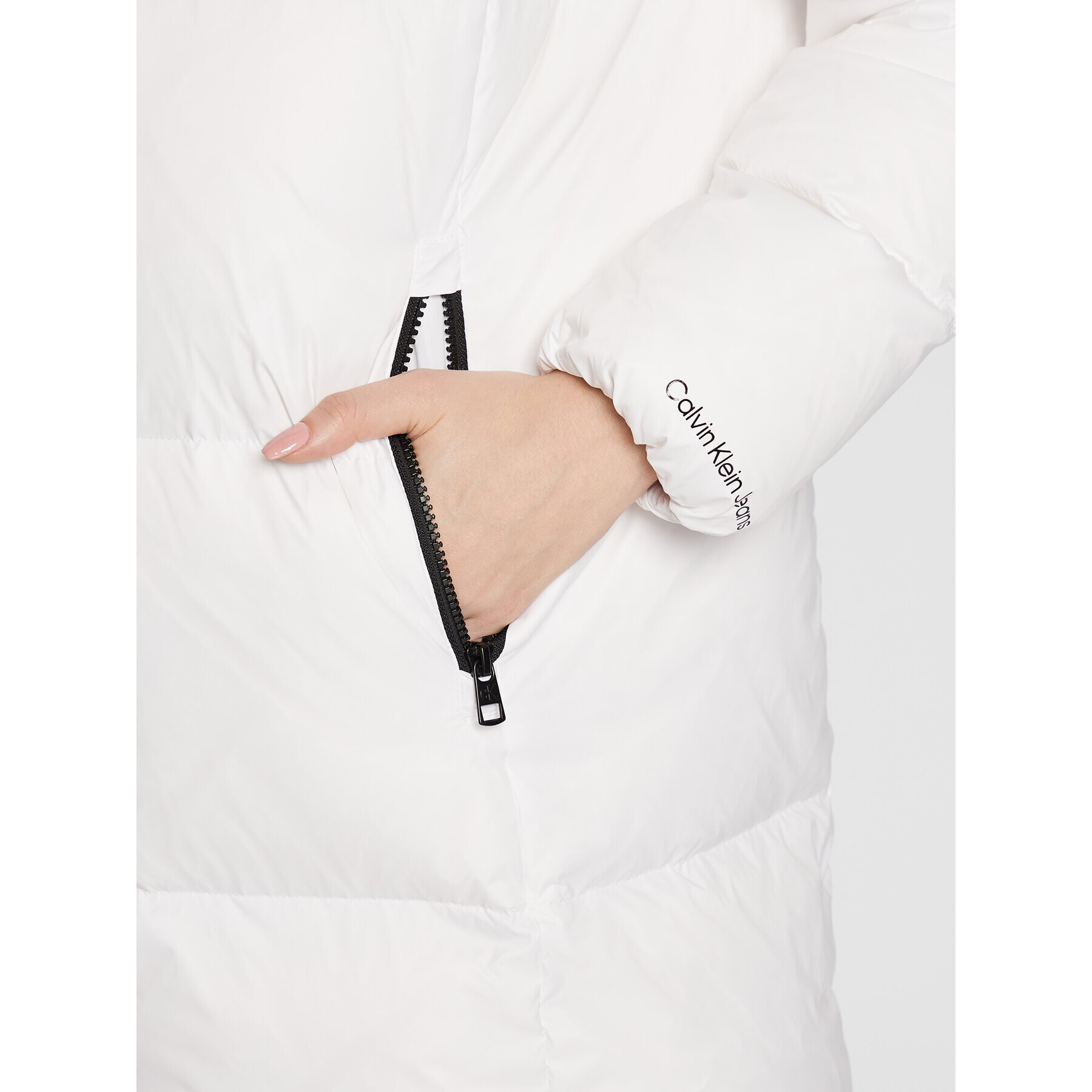 Calvin Klein Jeans Пухено яке J20J219820 Бял Regular Fit - Pepit.bg
