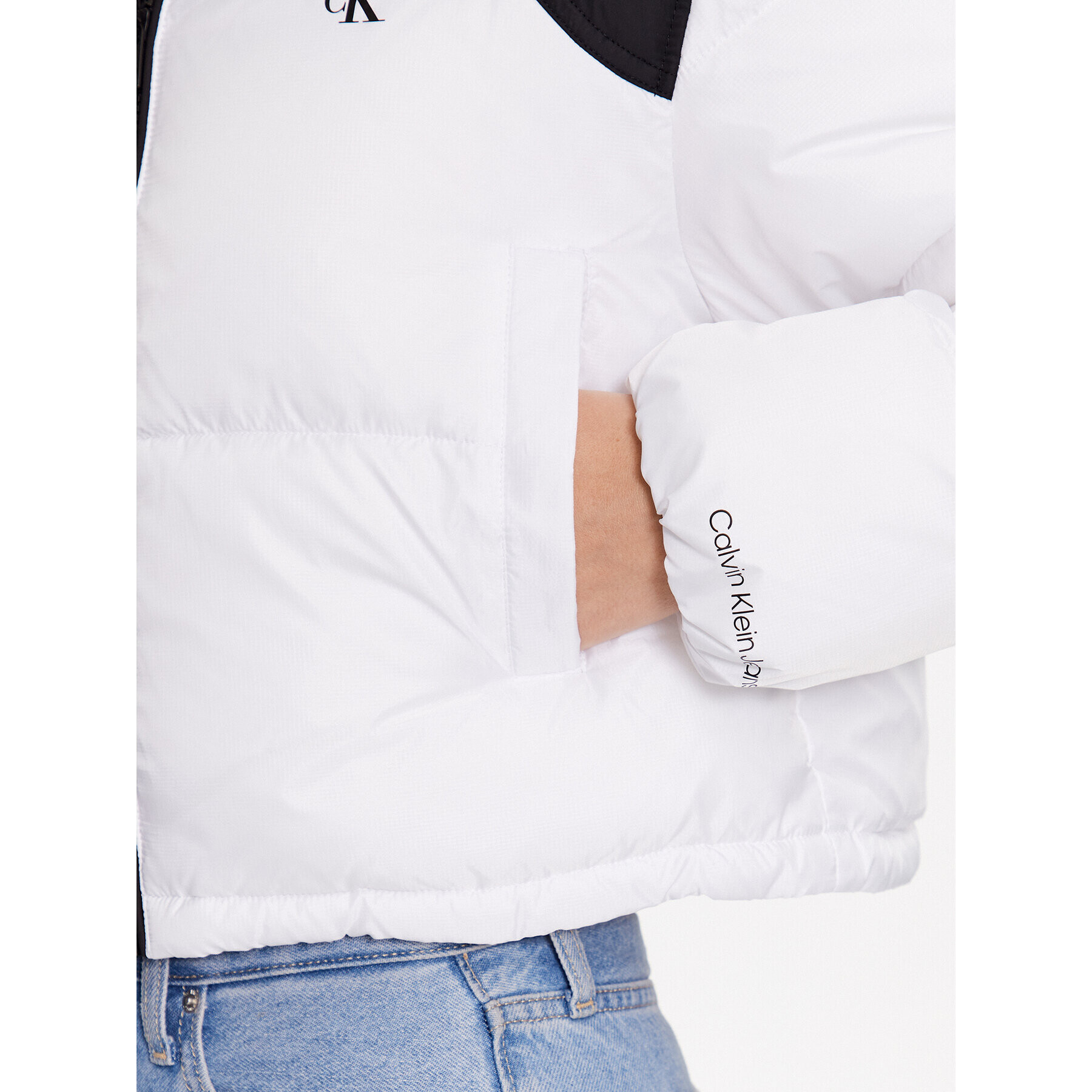 Calvin Klein Jeans Пухено яке J20J221379 Бял Regular Fit - Pepit.bg