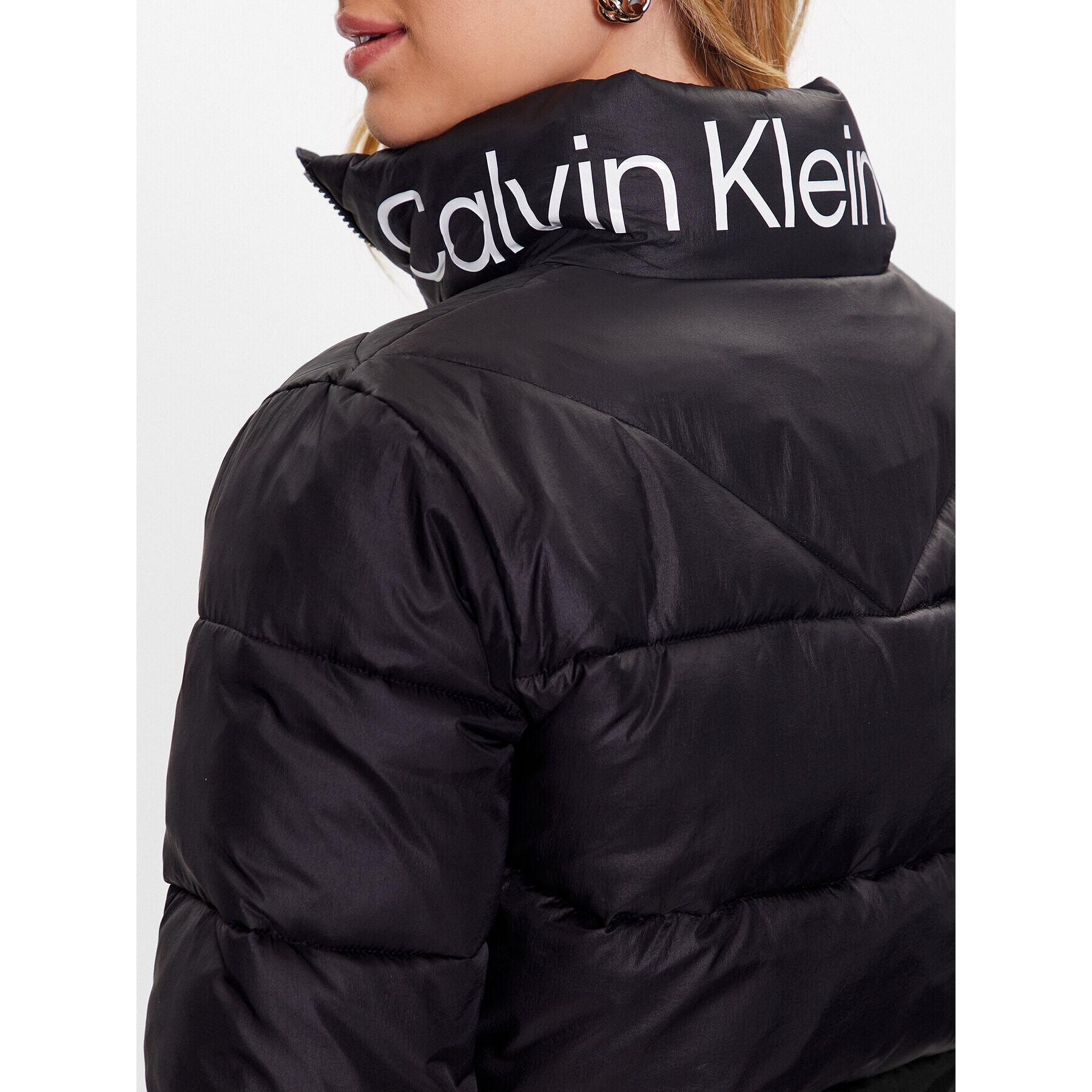 Calvin Klein Jeans Пухено яке J20J221381 Черен Regular Fit - Pepit.bg