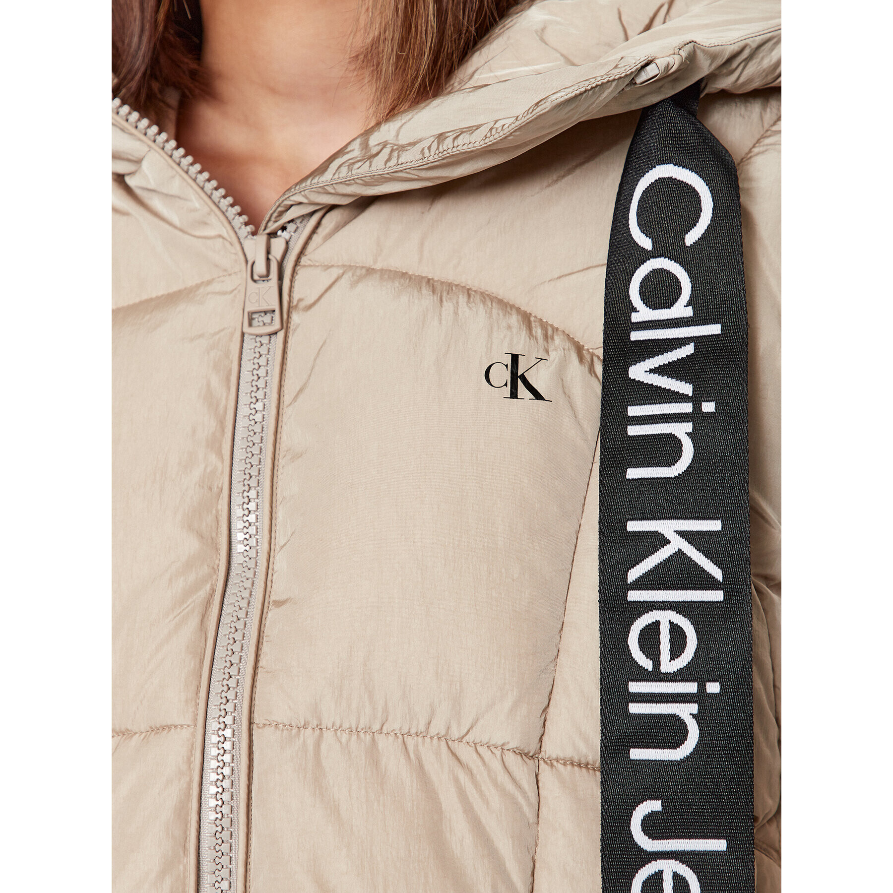 Calvin Klein Jeans Пухено яке J20J221901 Бежов Relaxed Fit - Pepit.bg