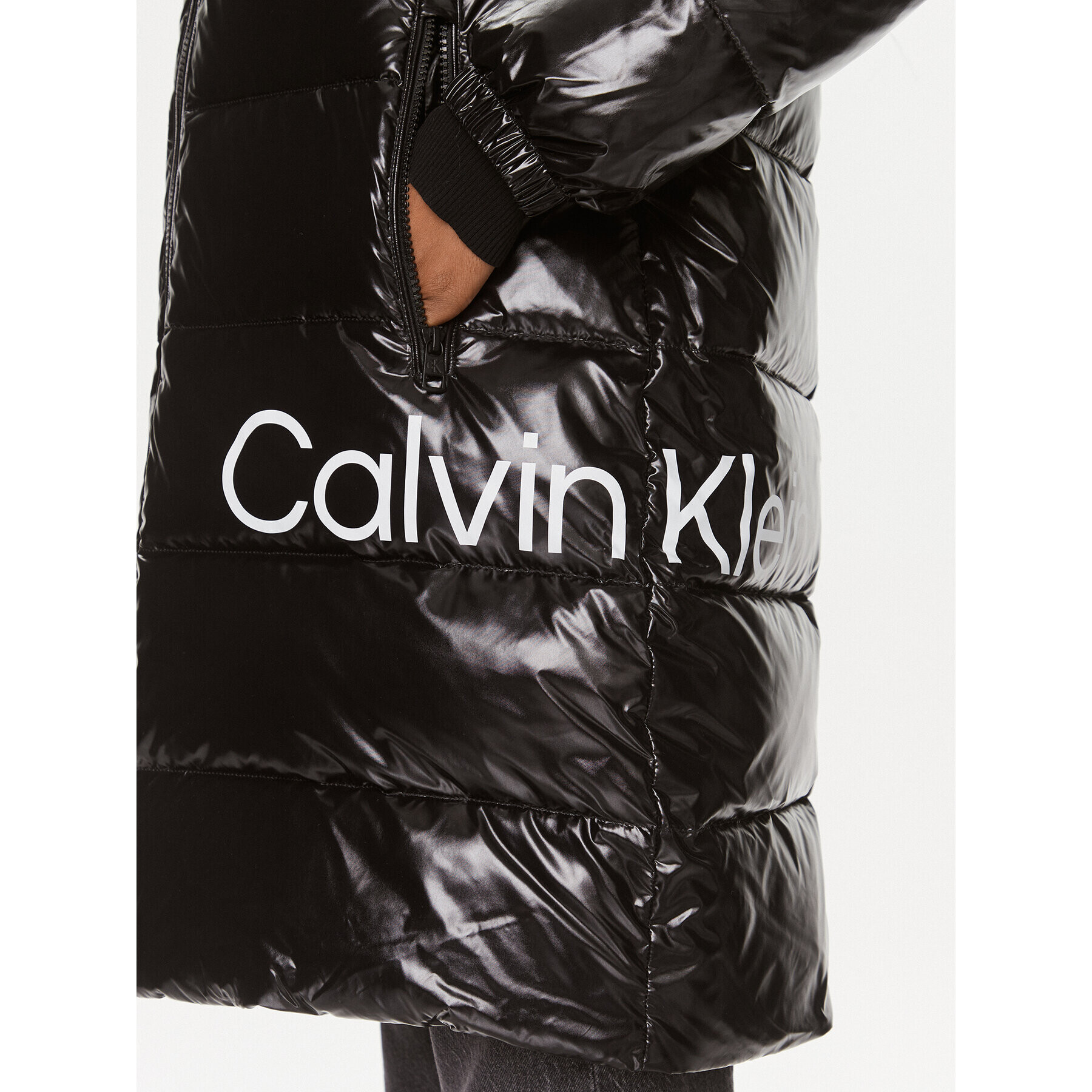 Calvin Klein Jeans Пухено яке J20J221902 Черен Regular Fit - Pepit.bg