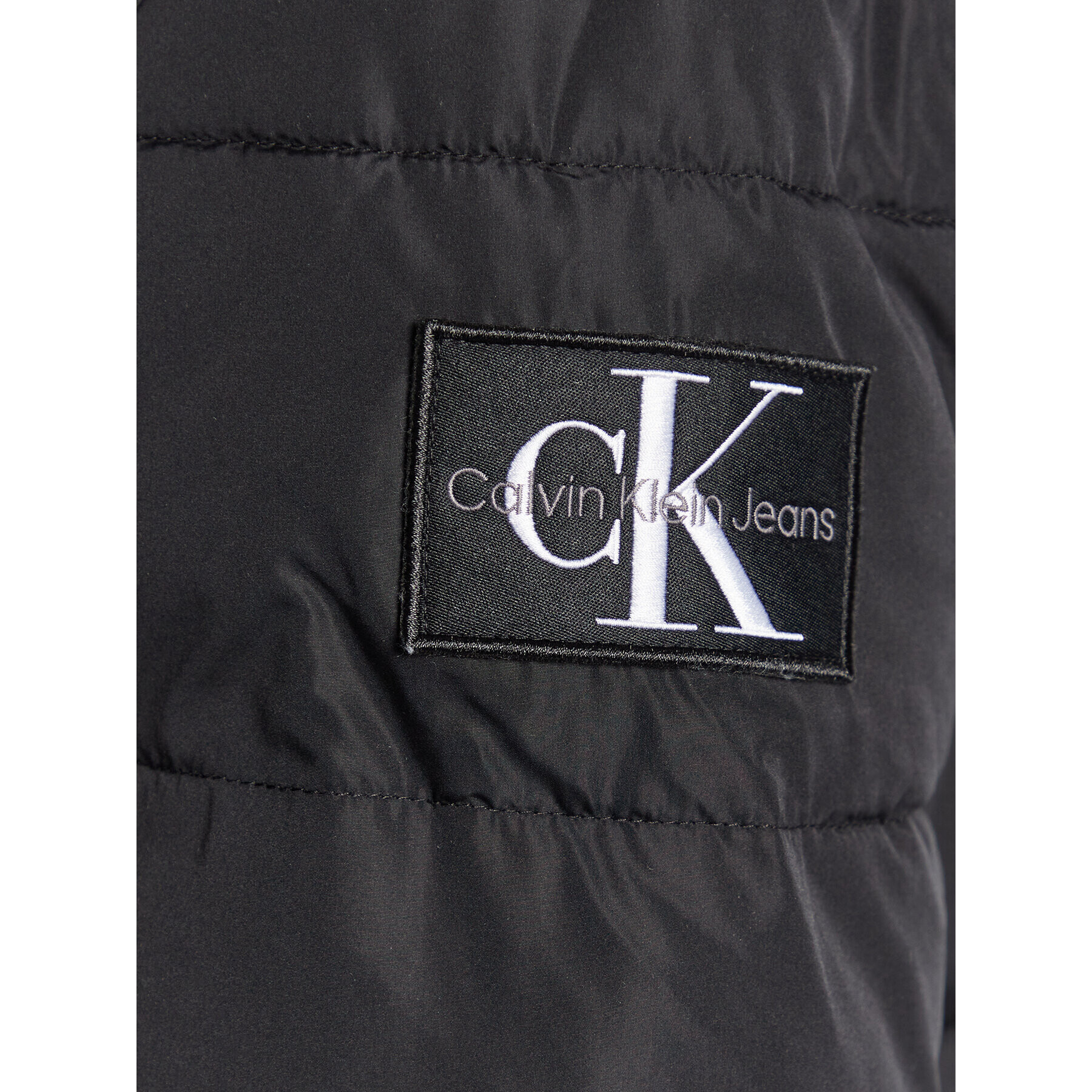 Calvin Klein Jeans Пухено яке J30J322496 Черен Regular Fit - Pepit.bg