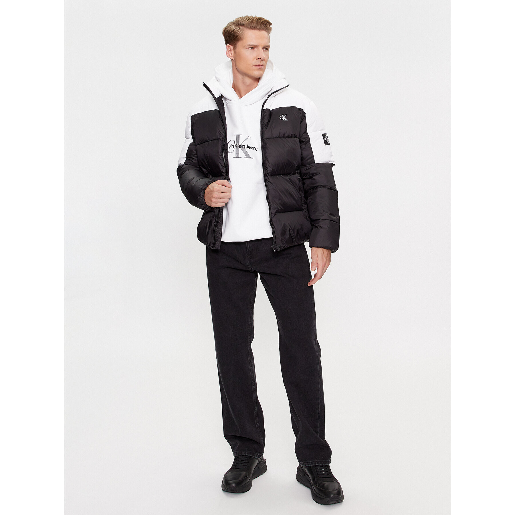 Calvin Klein Jeans Пухено яке J30J323461 Черен Regular Fit - Pepit.bg