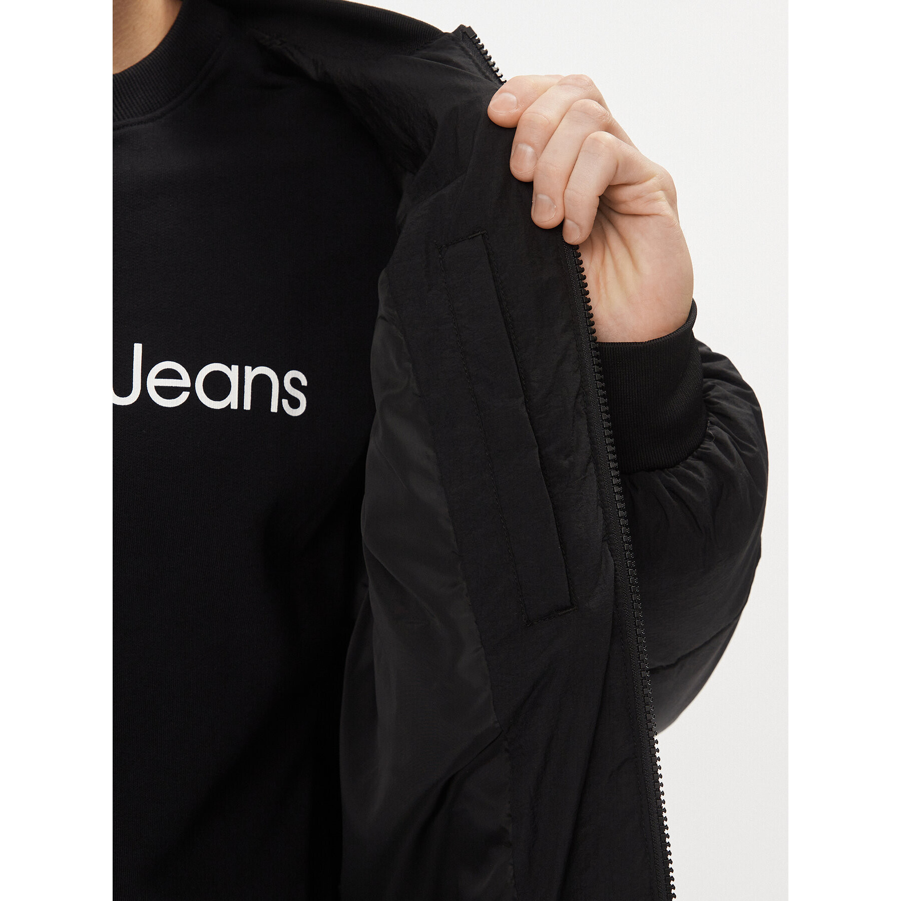 Calvin Klein Jeans Пухено яке J30J324072 Черен Regular Fit - Pepit.bg