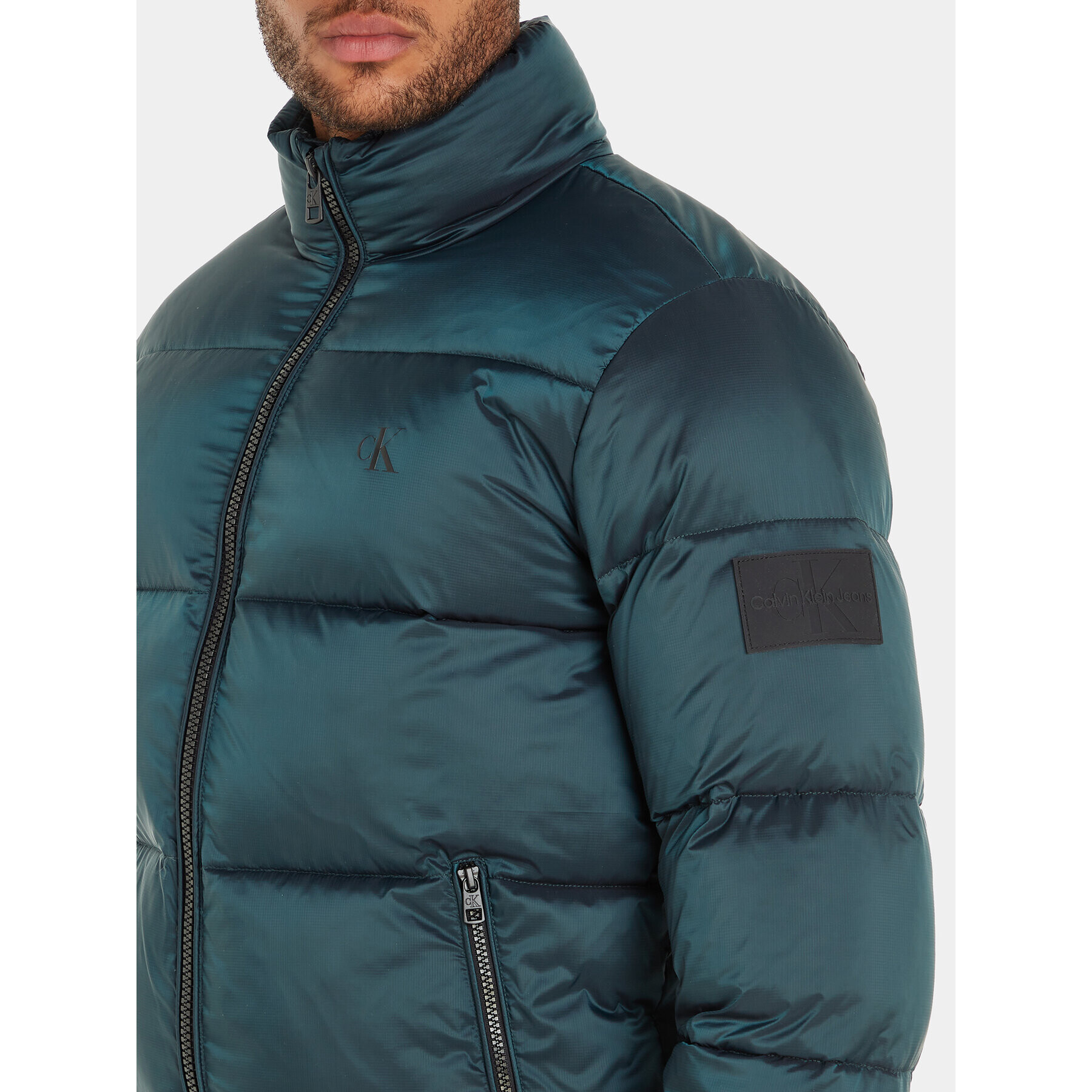Calvin Klein Jeans Пухено яке J30J324081 Син Regular Fit - Pepit.bg