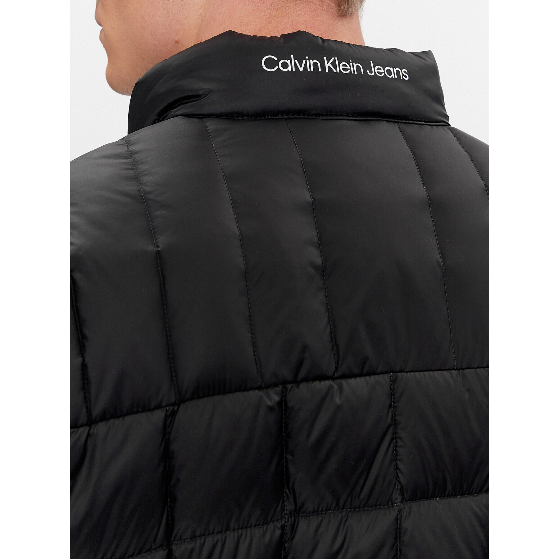 Calvin Klein Jeans Пухено яке J30J324981 Черен Regular Fit - Pepit.bg