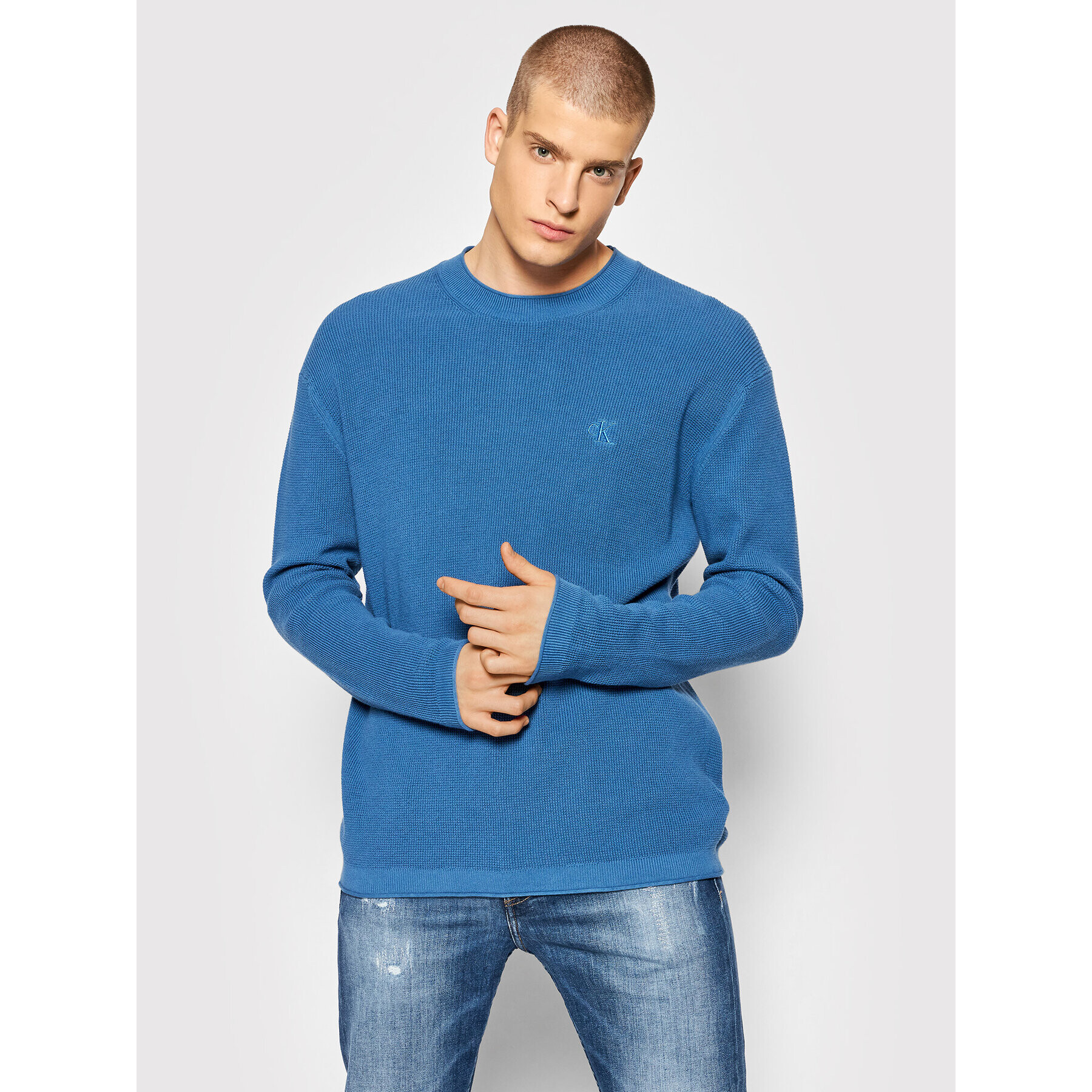 Calvin Klein Jeans Пуловер J30J318184 Син Relaxed Fit - Pepit.bg