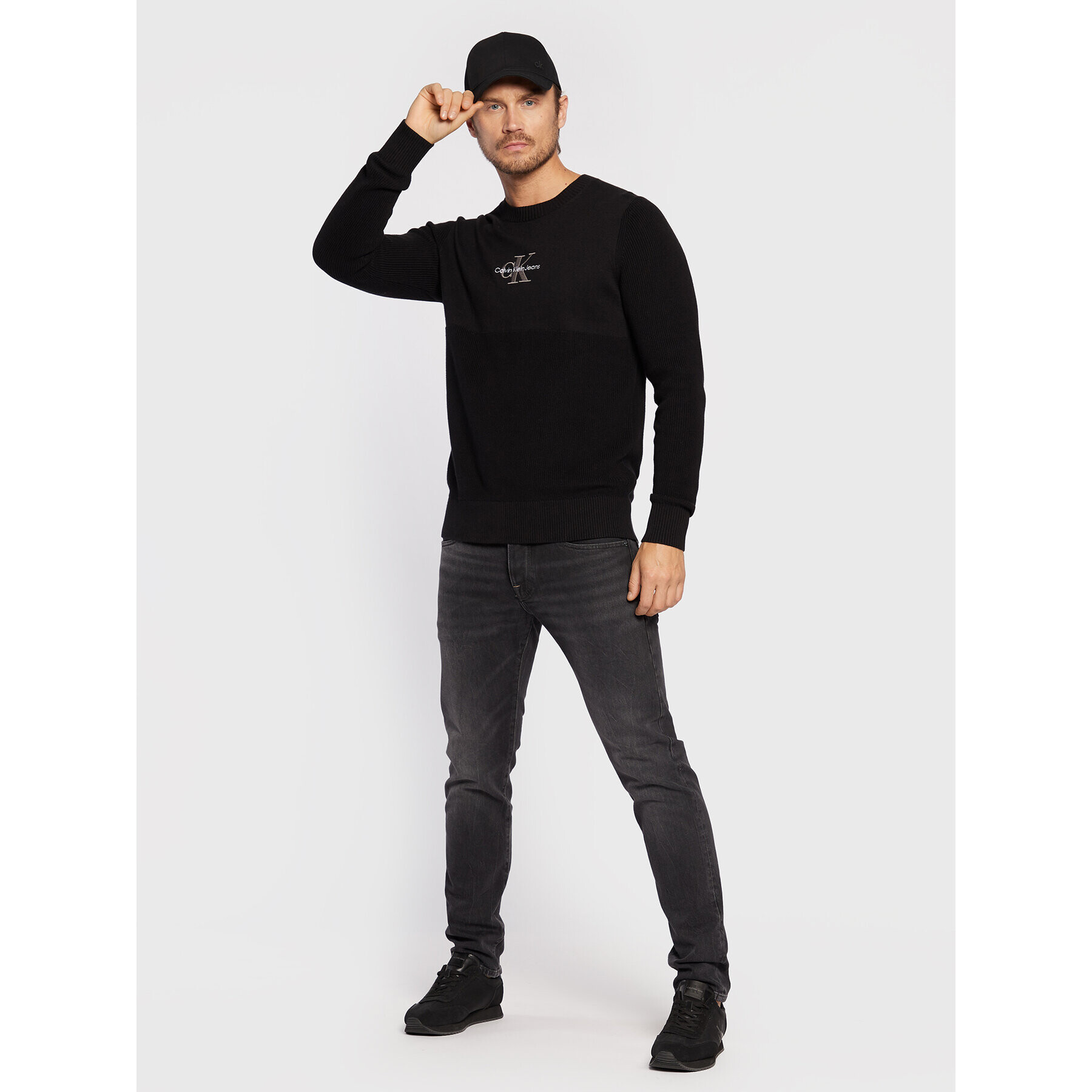 Calvin Klein Jeans Пуловер Monogram J30J320859 Черен Relaxed Fit - Pepit.bg