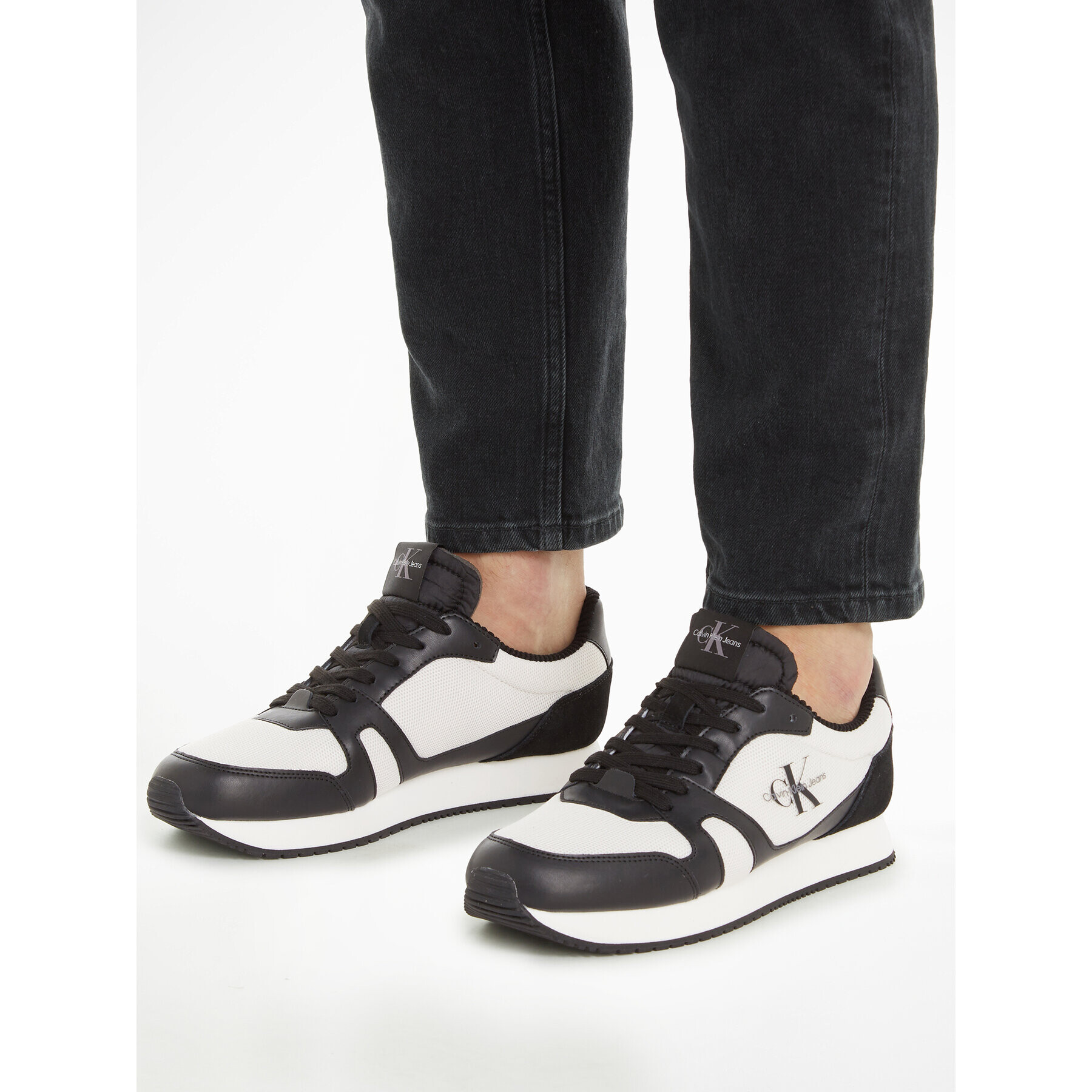 Calvin Klein Jeans Сникърси Retro Runner Low Lace Up Cut Out YM0YM00816 Черен - Pepit.bg