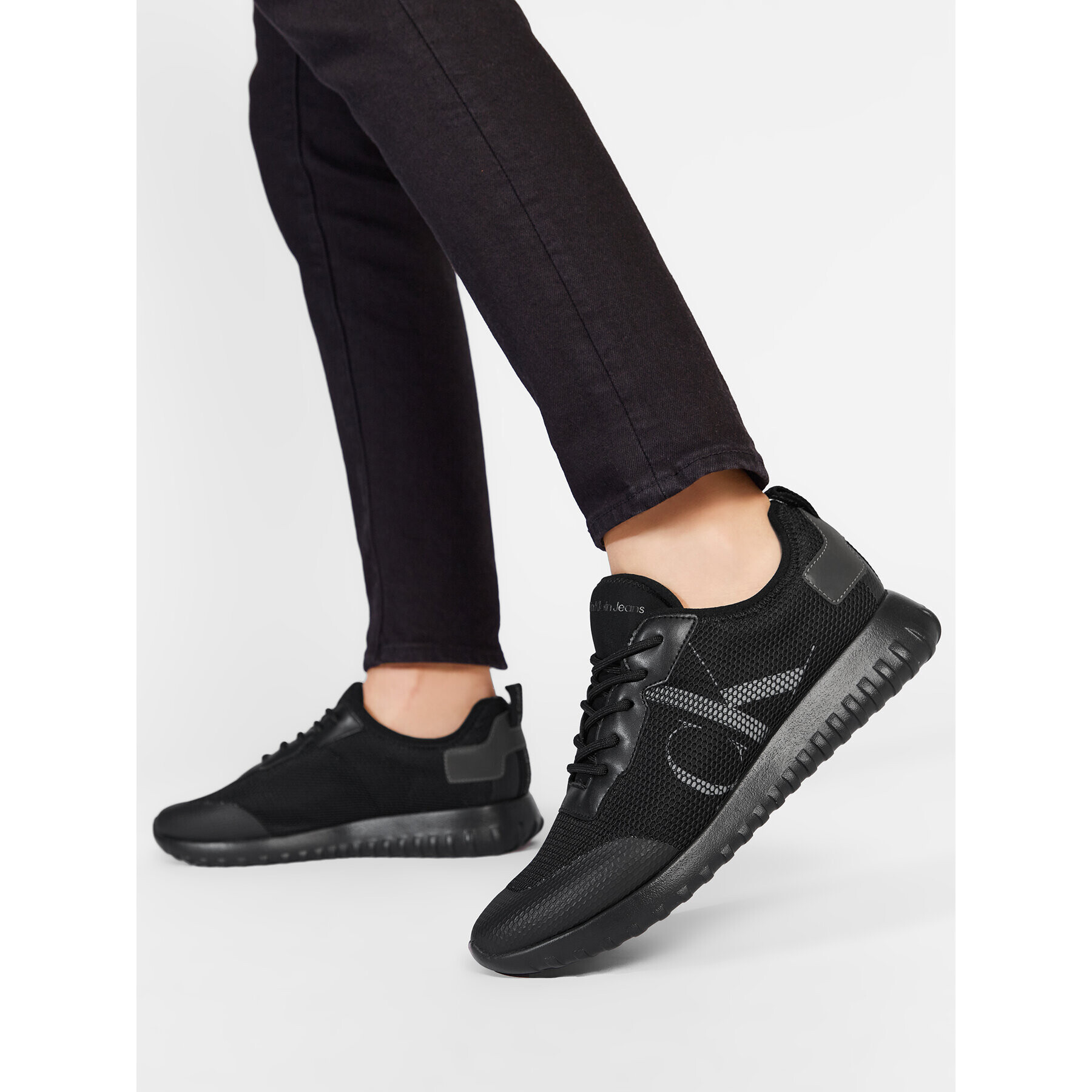 Calvin Klein Jeans Сникърси Sporty Runner Eva Slipon R Poly YM0YM00437 Черен - Pepit.bg