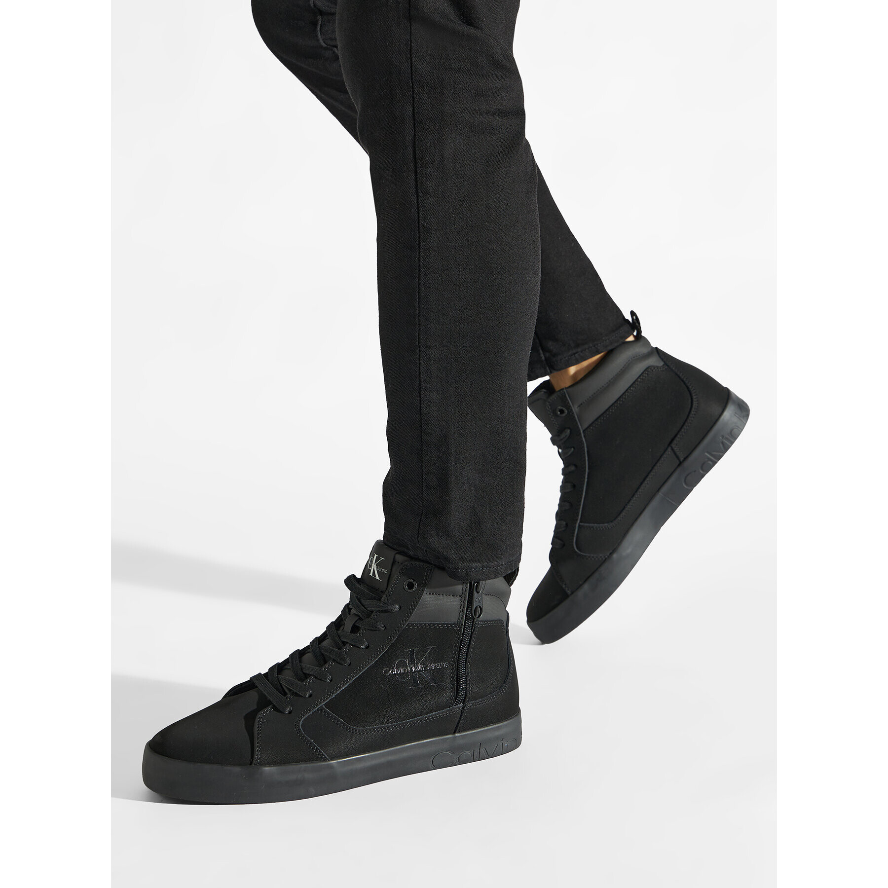 Calvin Klein Jeans Сникърси Vukcanized Laceup Mid Zip YM0YM004830GT Черен - Pepit.bg