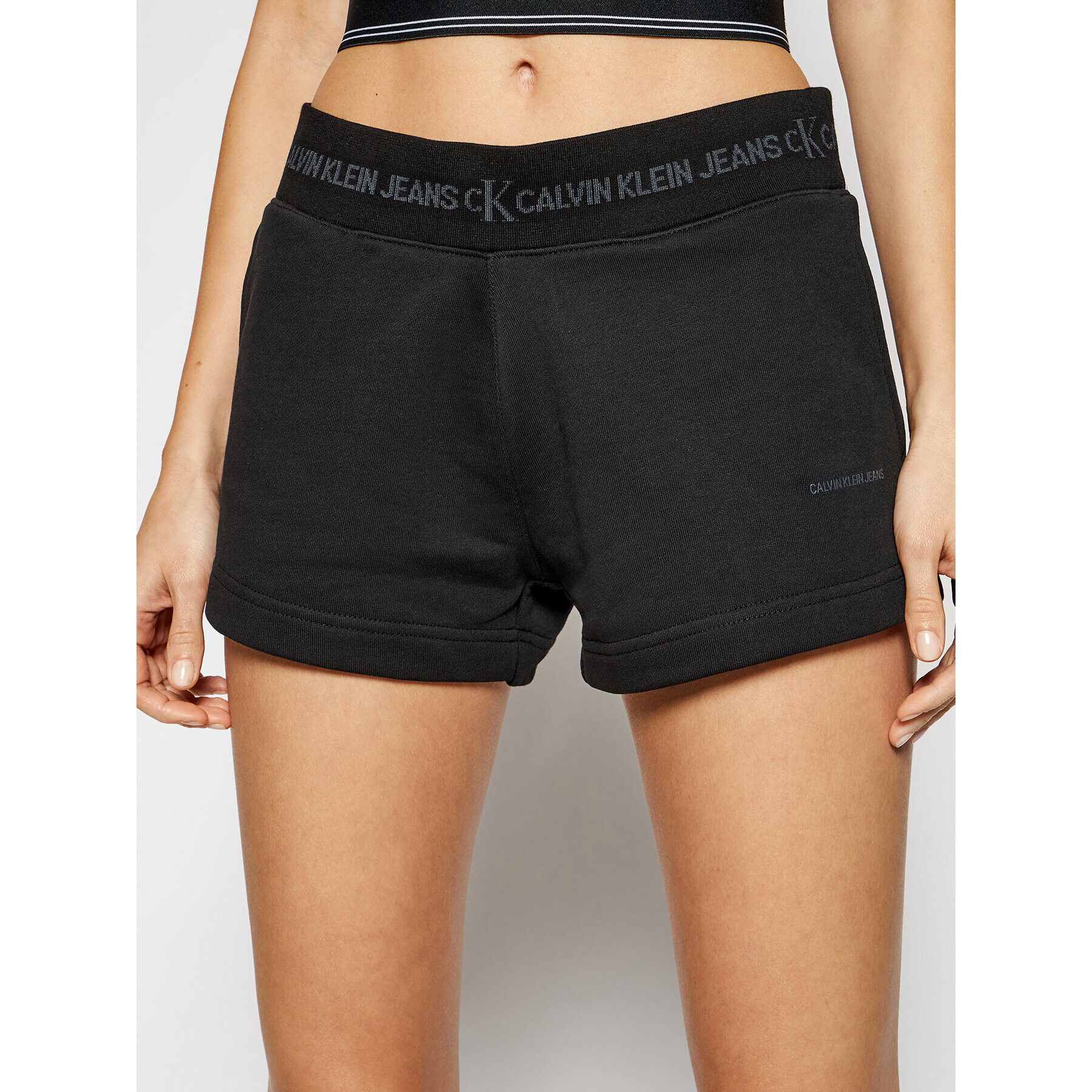 Calvin Klein Jeans Спортни шорти Essentials J20J215561 Черен Regular Fit - Pepit.bg