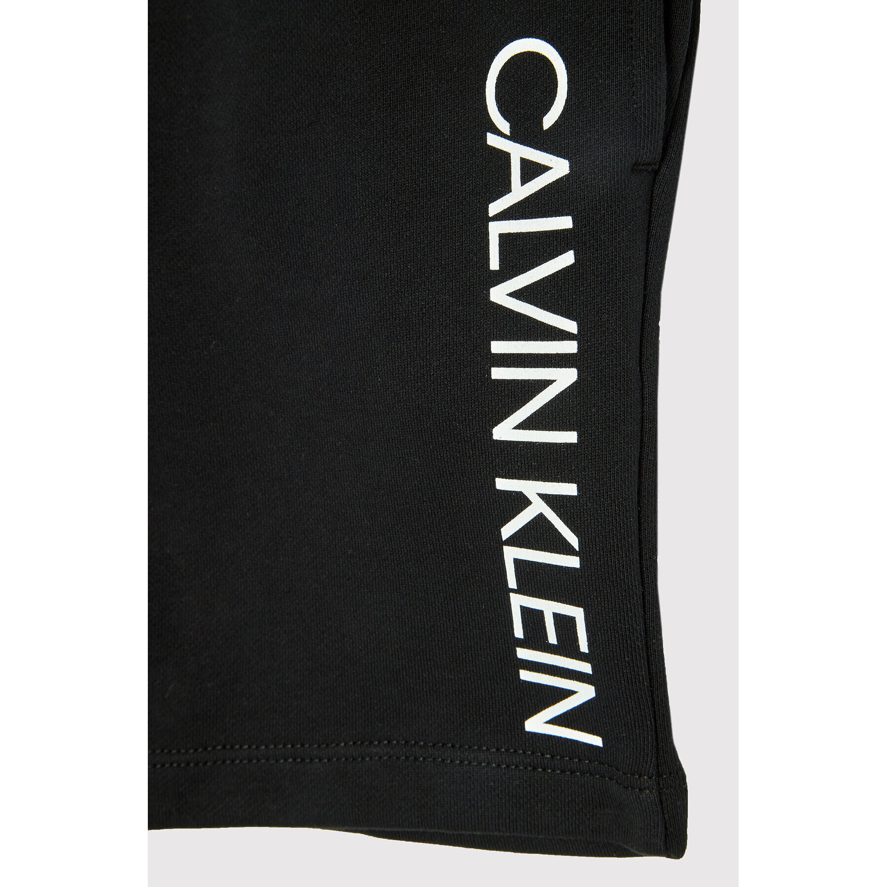 Calvin Klein Jeans Спортни шорти Institutional Logo IB0IB00796 Черен Regular Fit - Pepit.bg