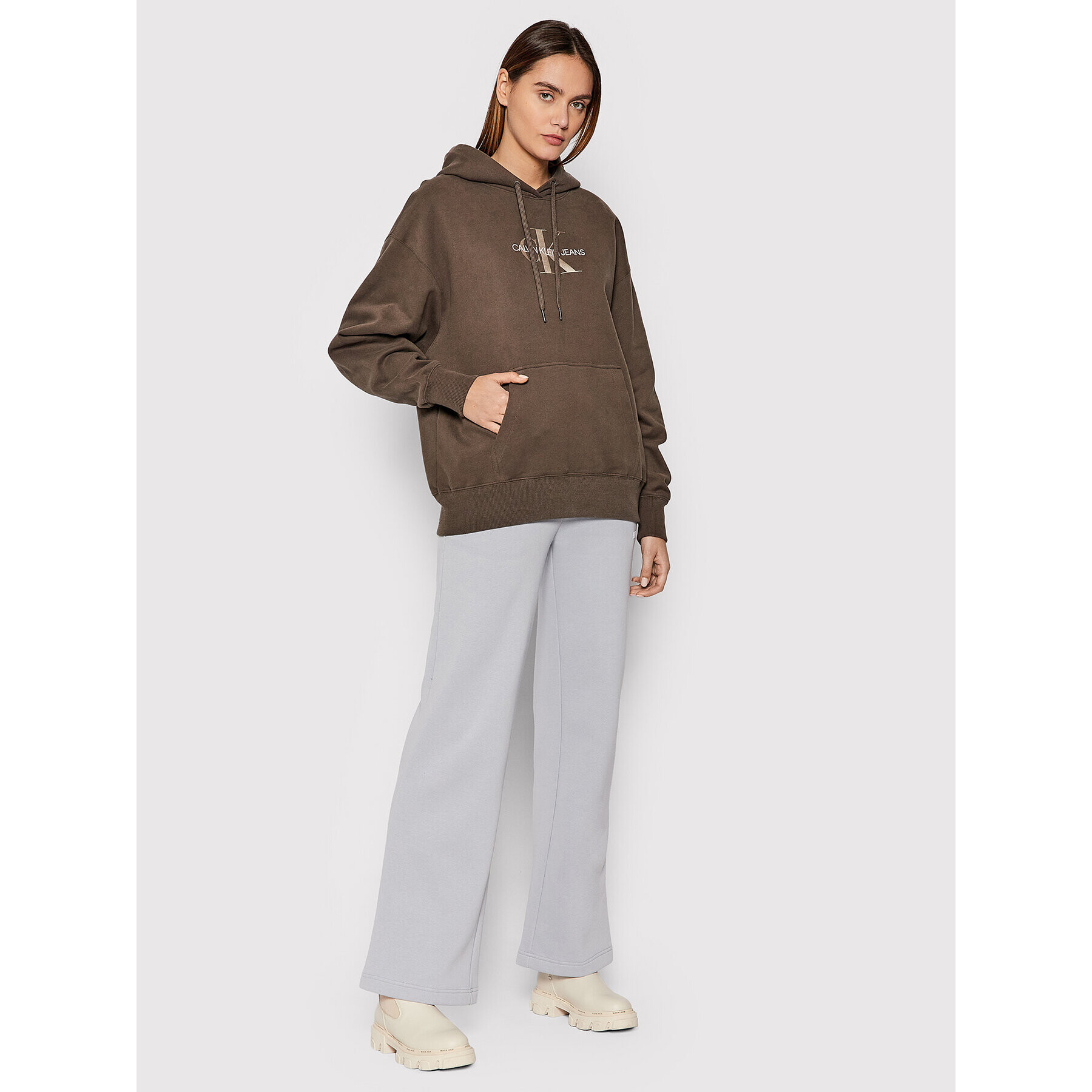 Calvin Klein Jeans Суитшърт J20J216957 Кафяв Oversize - Pepit.bg
